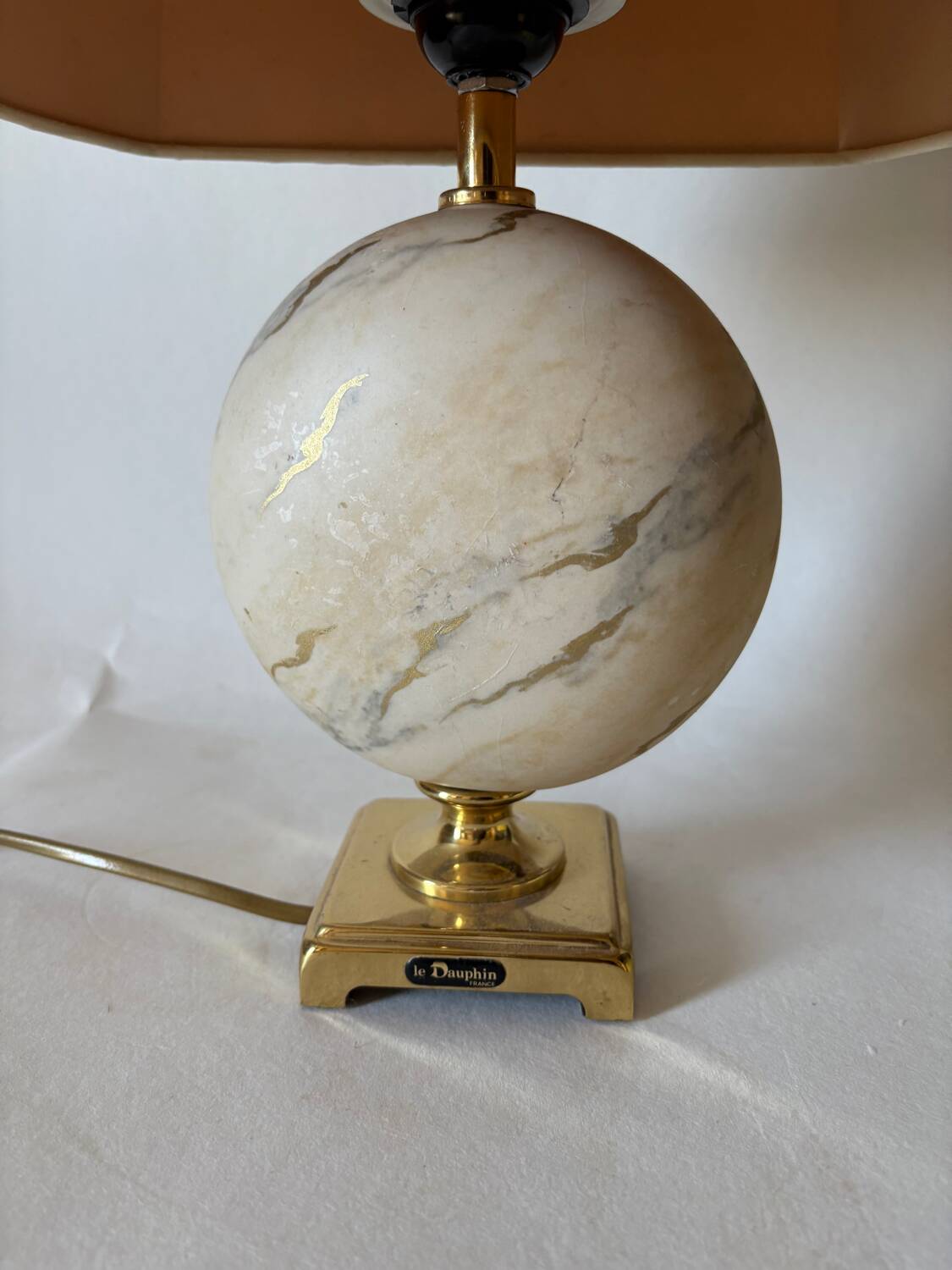 Vintage lamp in marble and brass – Le Dauphin, France