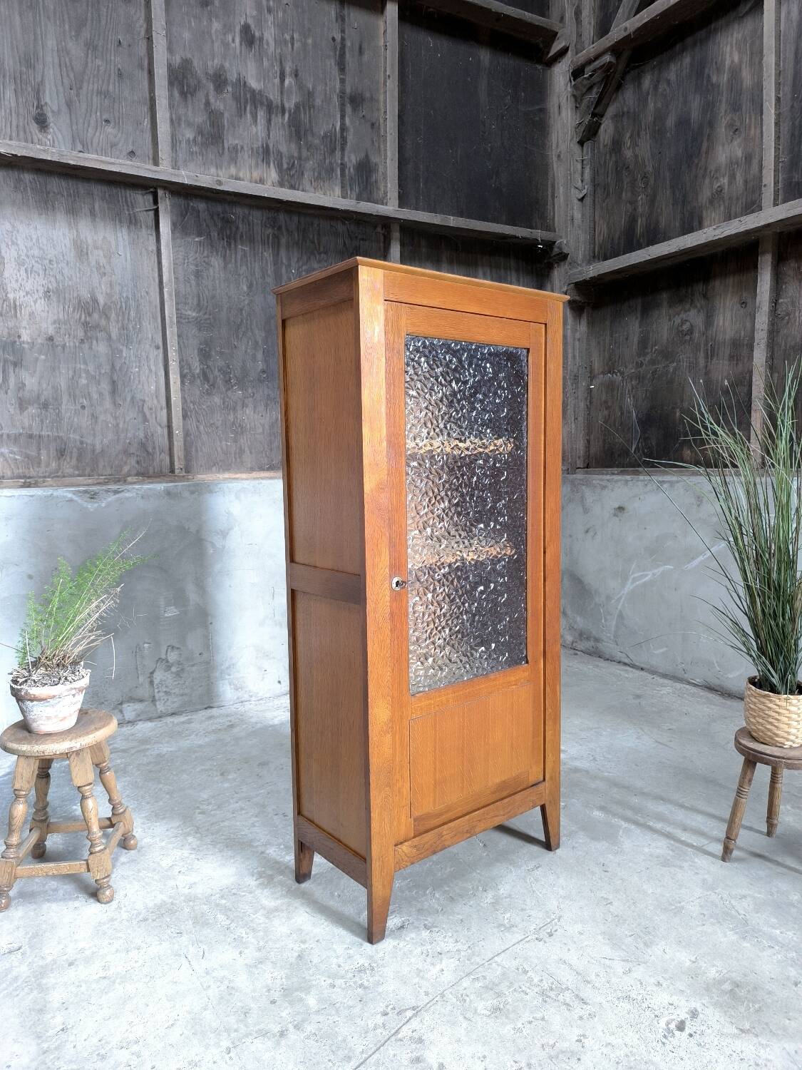 Armoire parisienne vitrée