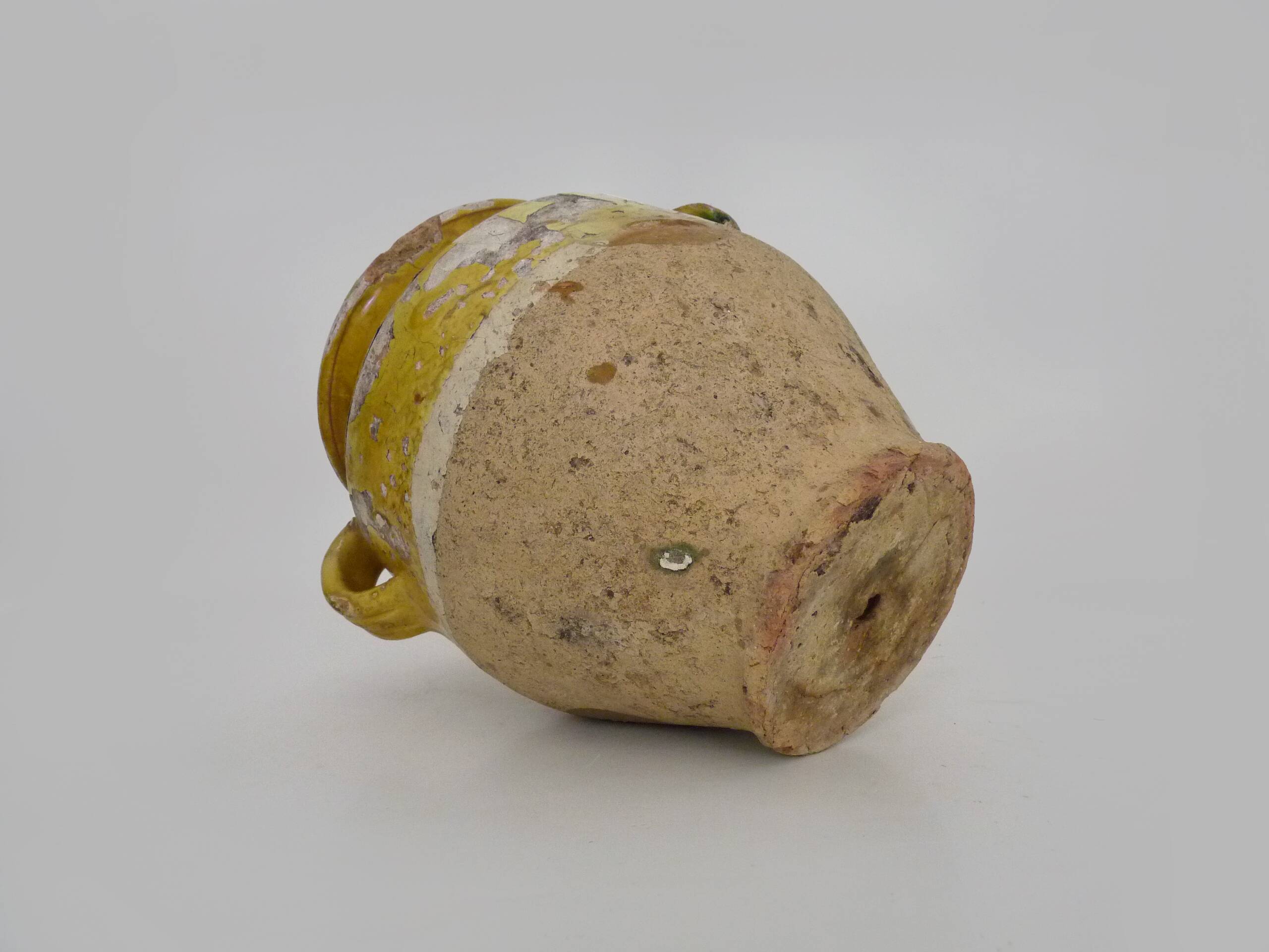 Magnificent glazed yellow confit pot, south-west of France. 19th century.