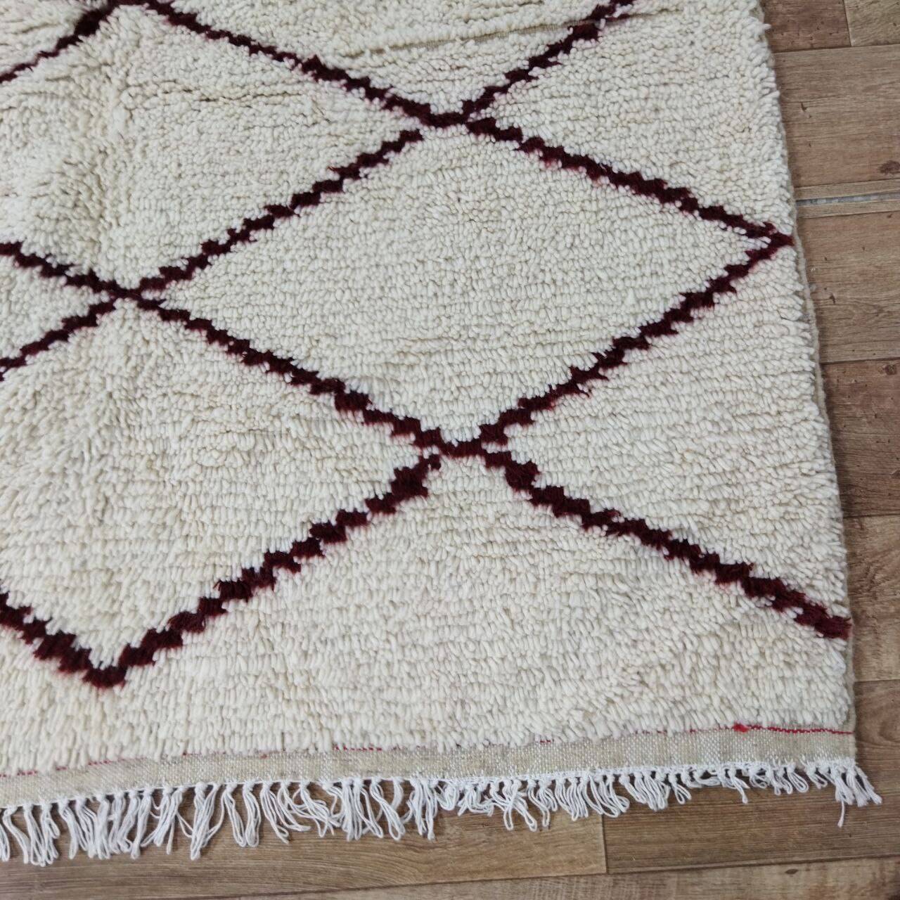 Handmade moroccan berber rug 176 x 152 cm