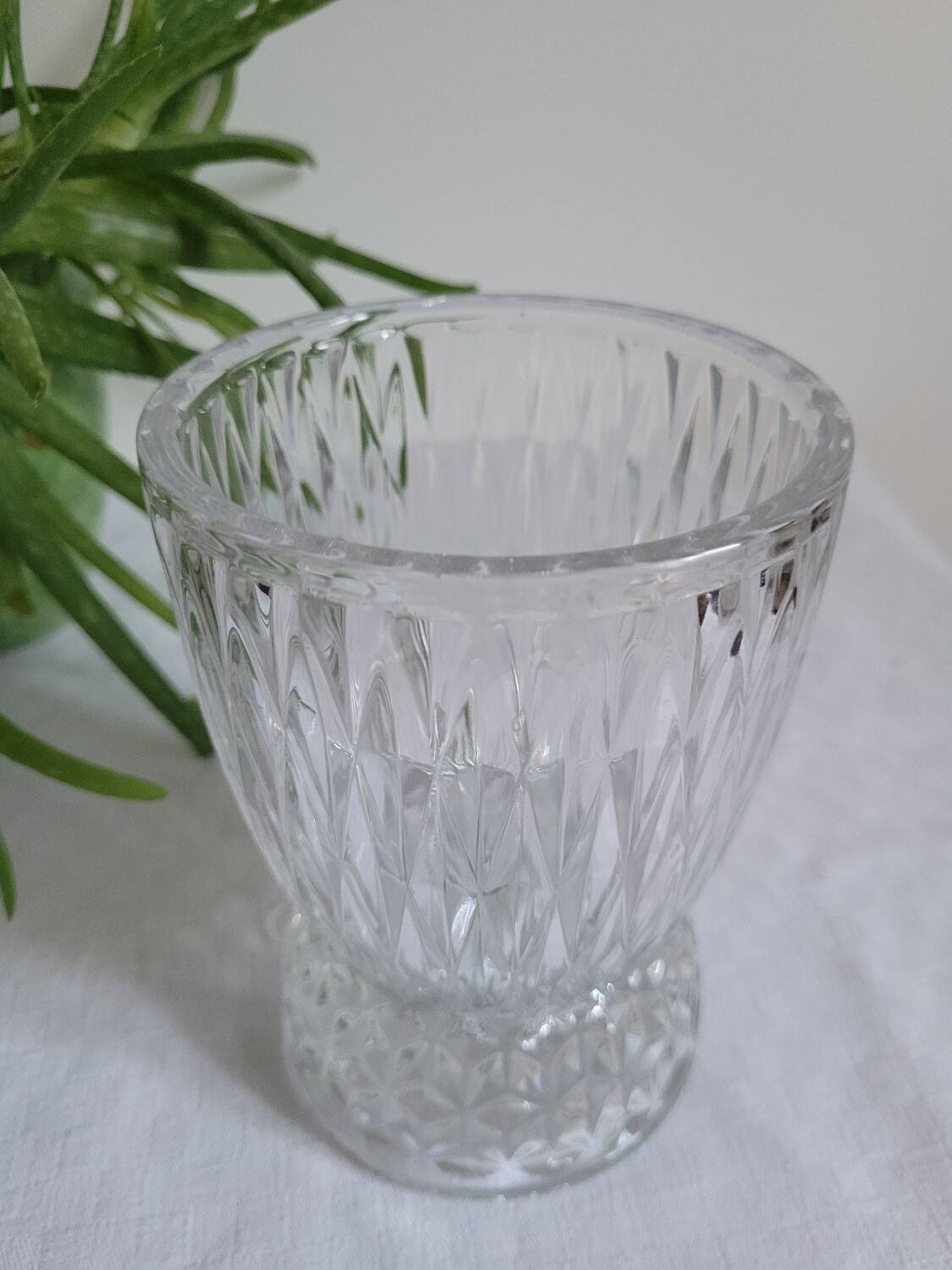 Vase en verre moulé plis origami
