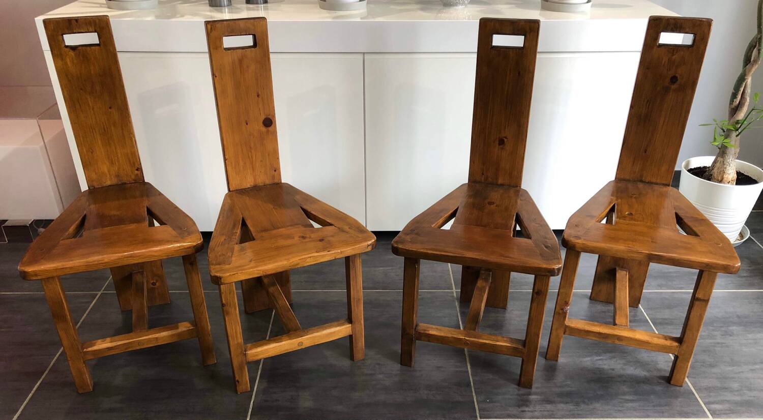 Suite of 4 brutalist-style tripod chairs