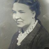 Framed portraits from 1911, 53/63 cm, both