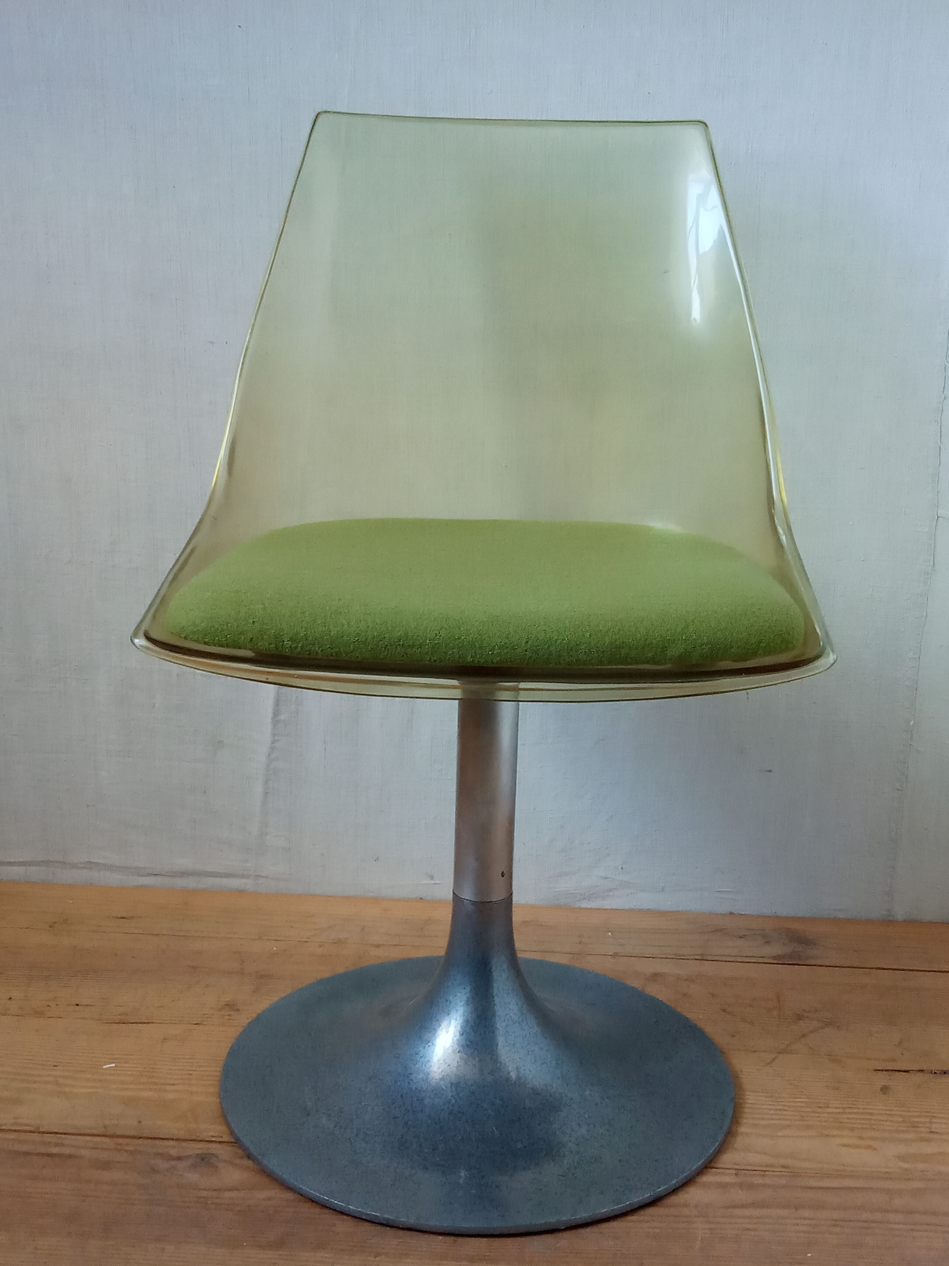 1970 swivel tulip foot chair