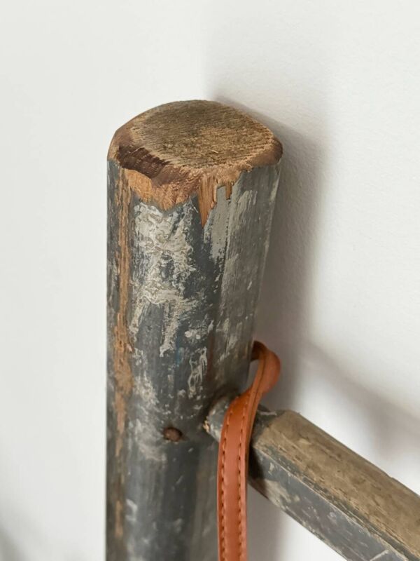 Ancienne échelle décorative en bois