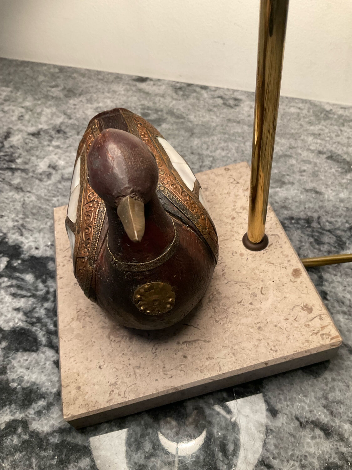 Artifex lamp with cloisonné wooden birds and travertine from the 1960s-70s.