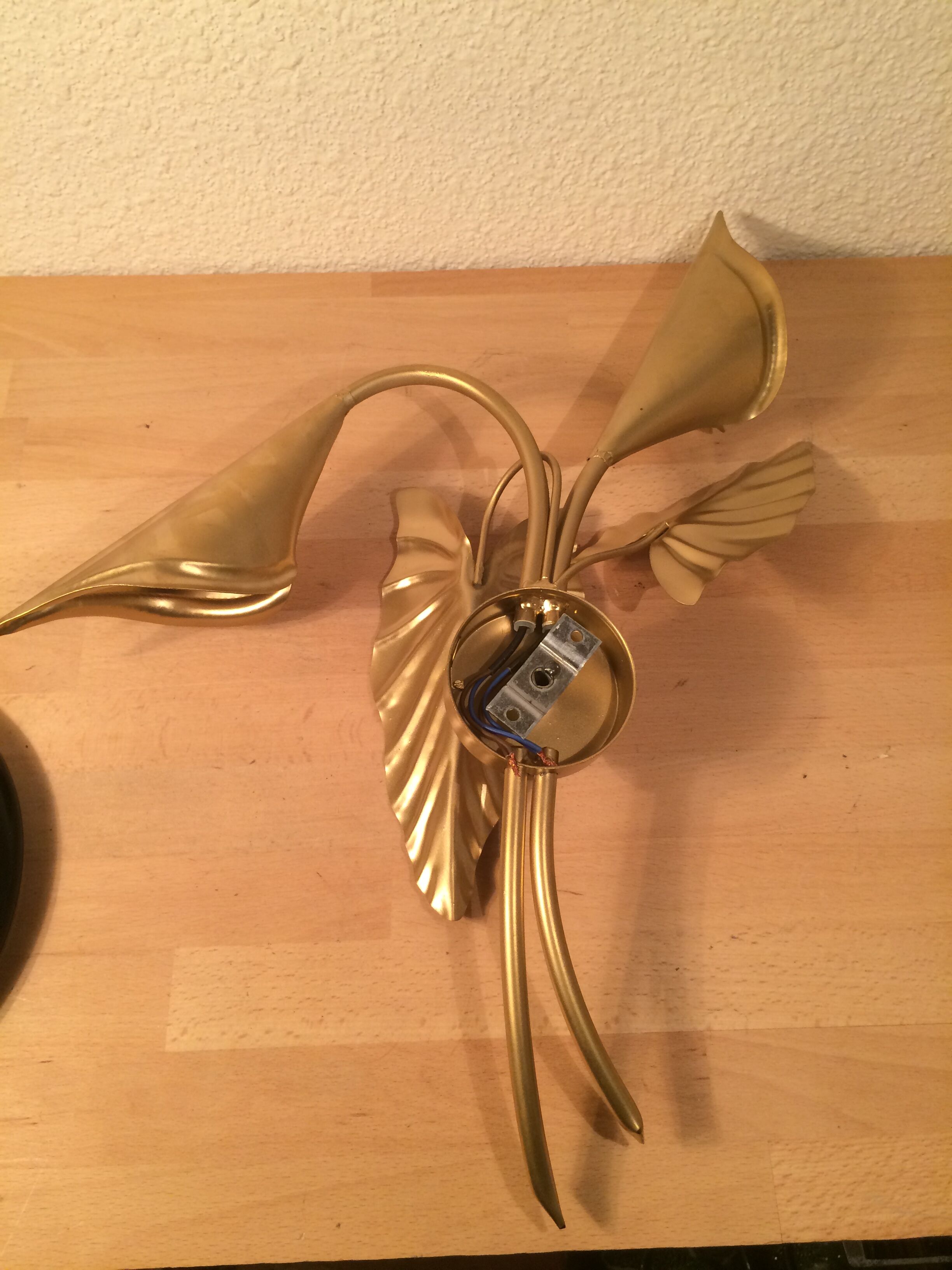Vintage golden metal flower wall lamp