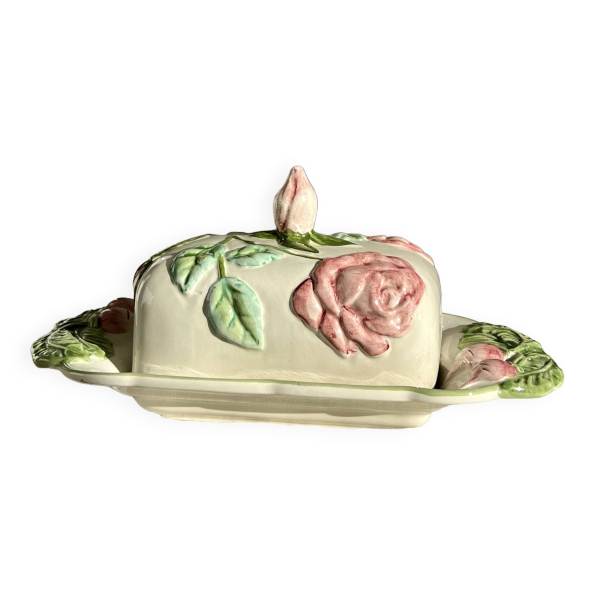 Beurrier vintage faïence peinte à la main et motifs barbotine roses et radis signé FG