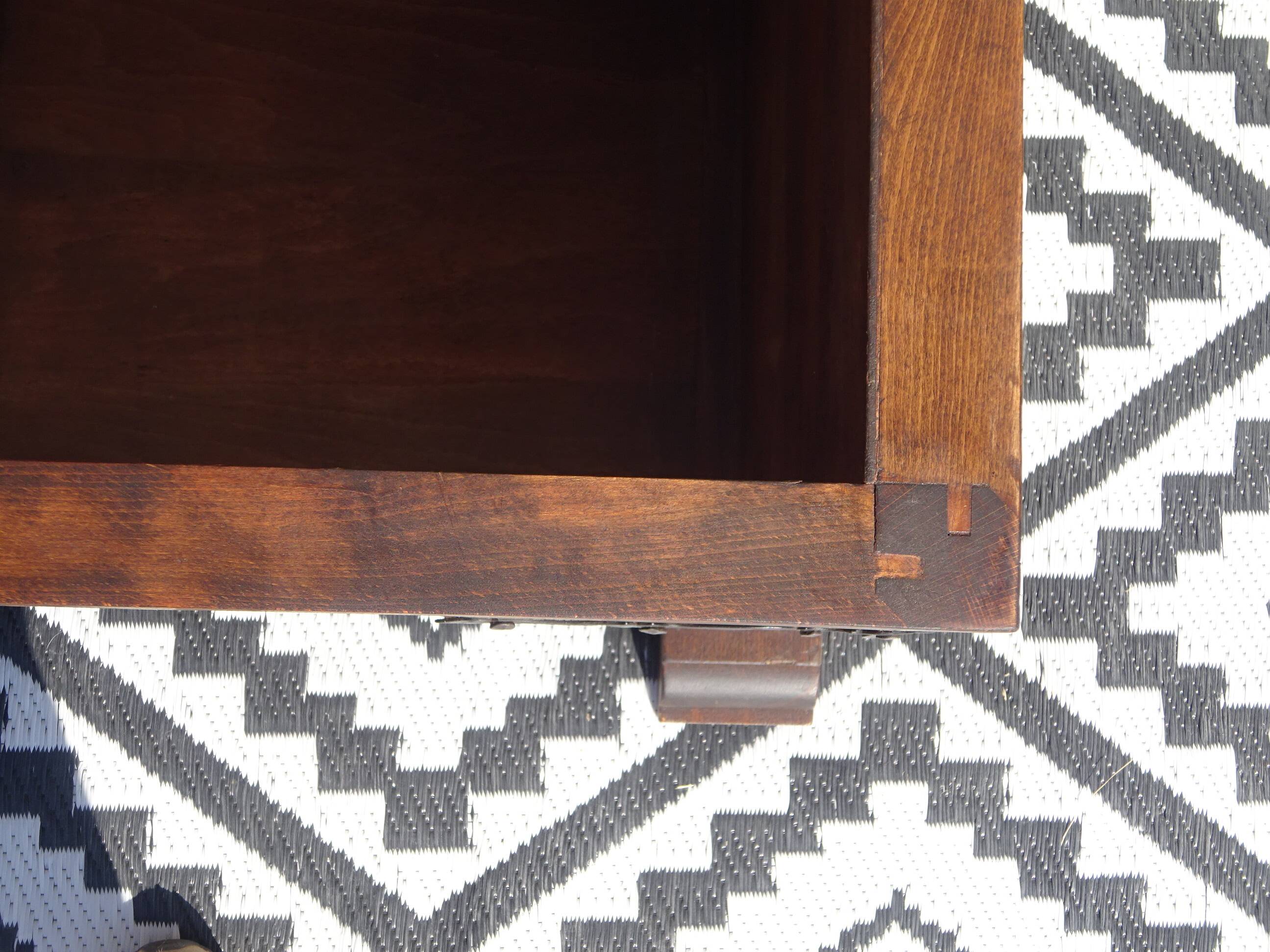 Tuscan chest in solid wood, Argudo Navarro, Spain