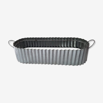 In zinc planter