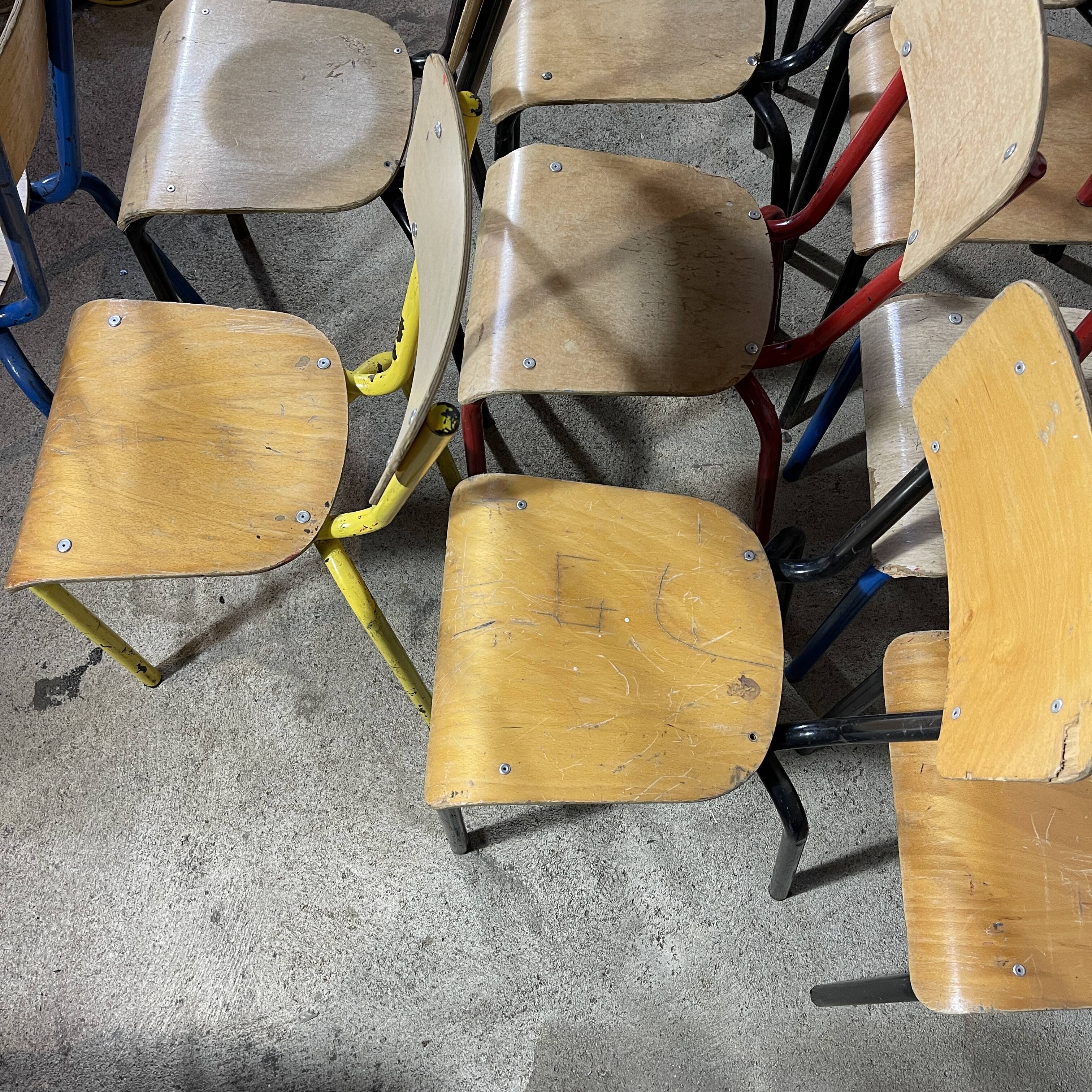 Set of 16 school chairs
