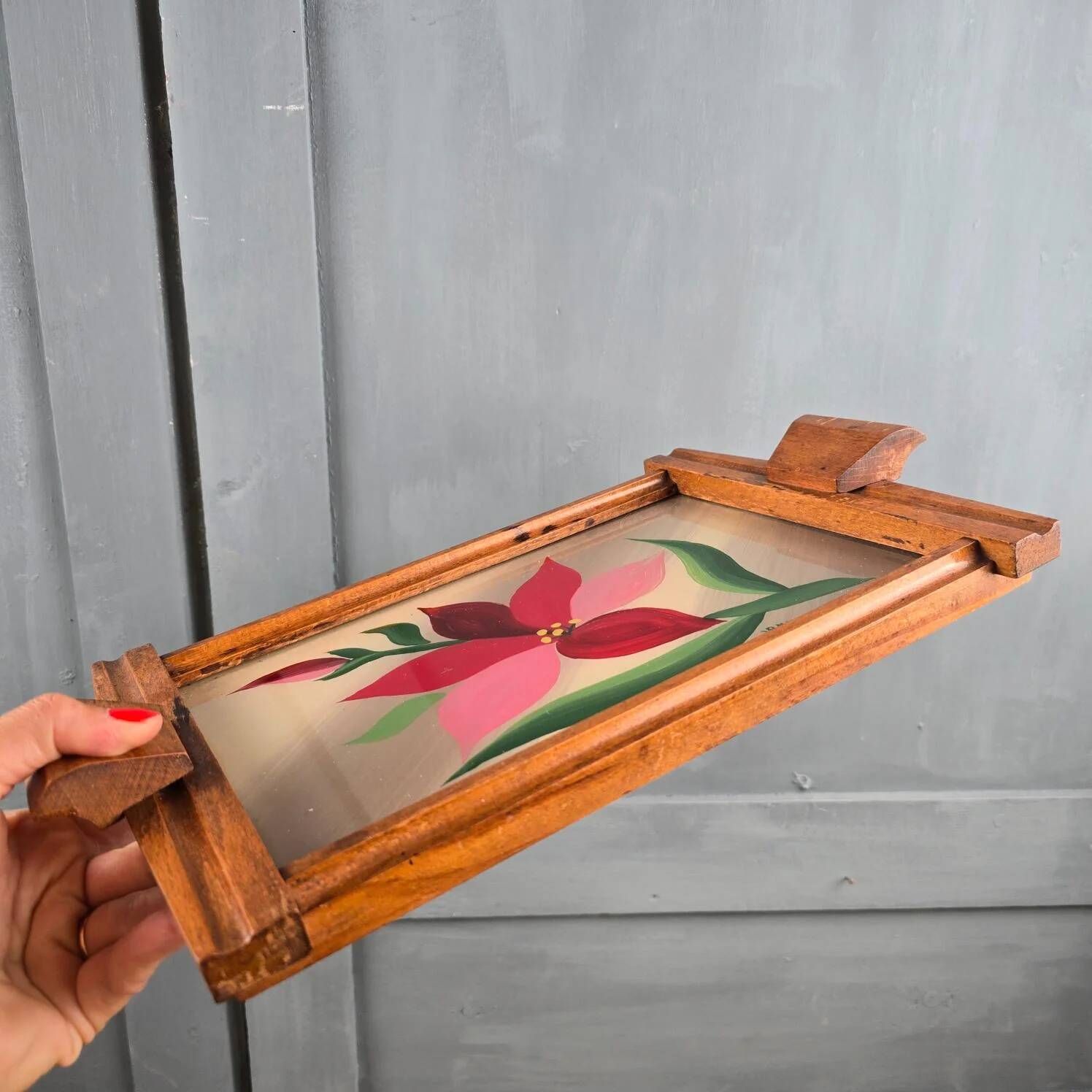 Vintage wooden and glass platter hand-painted – Stylised flower signed Janette