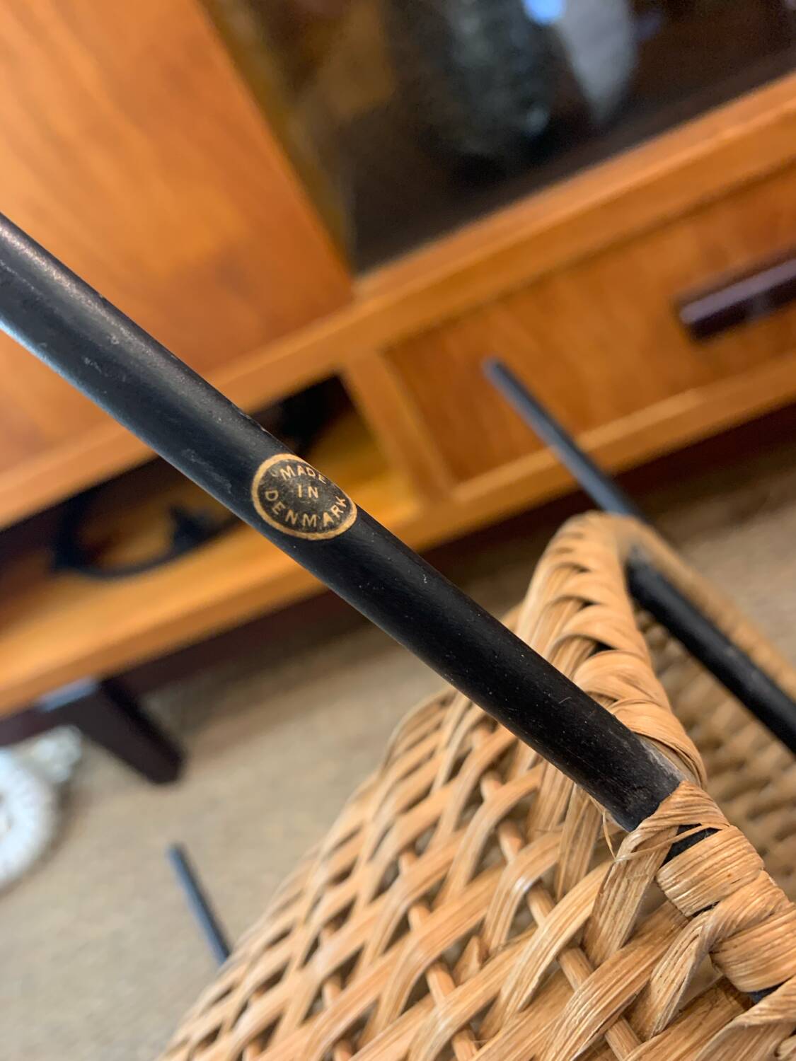 Danish magazine rack in metal and woven wicker