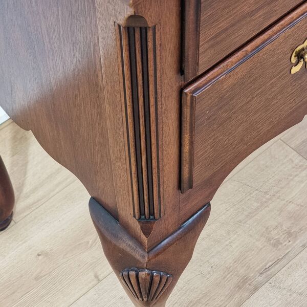 Buffet colonial fabriqué aux États-Unis des années 1970