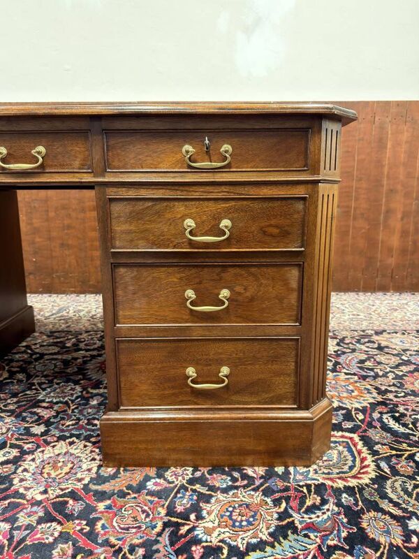 Bureau anglais classique avec chaise de bureau
