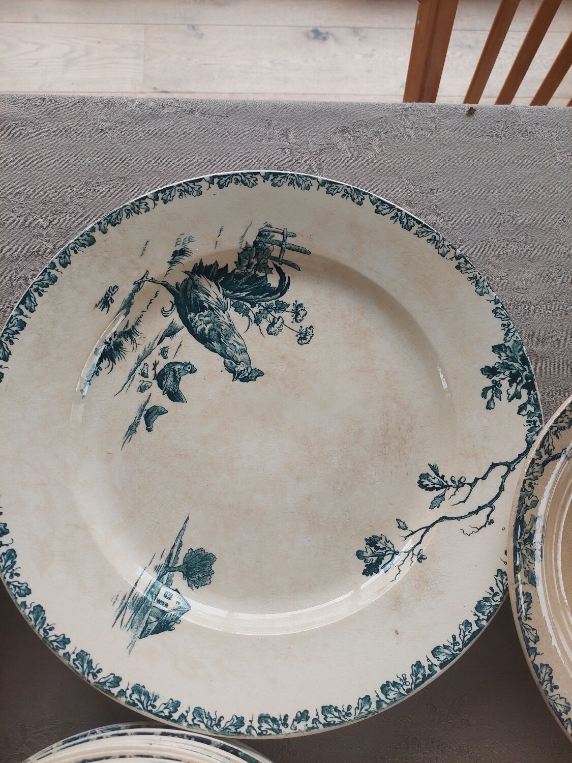 Terre de Fer Gien model Coqs set