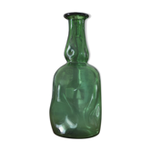 Bouteille verte cabossée