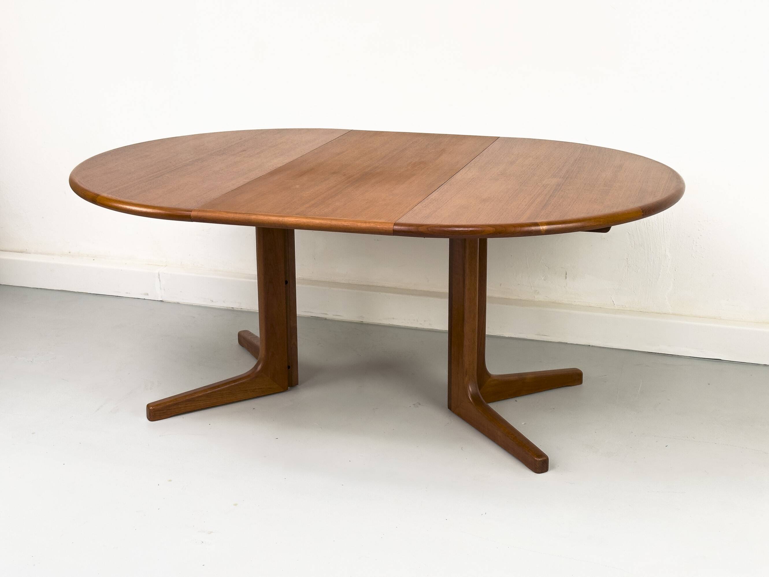 Table à manger ronde extensible danoise en teck, années 1970