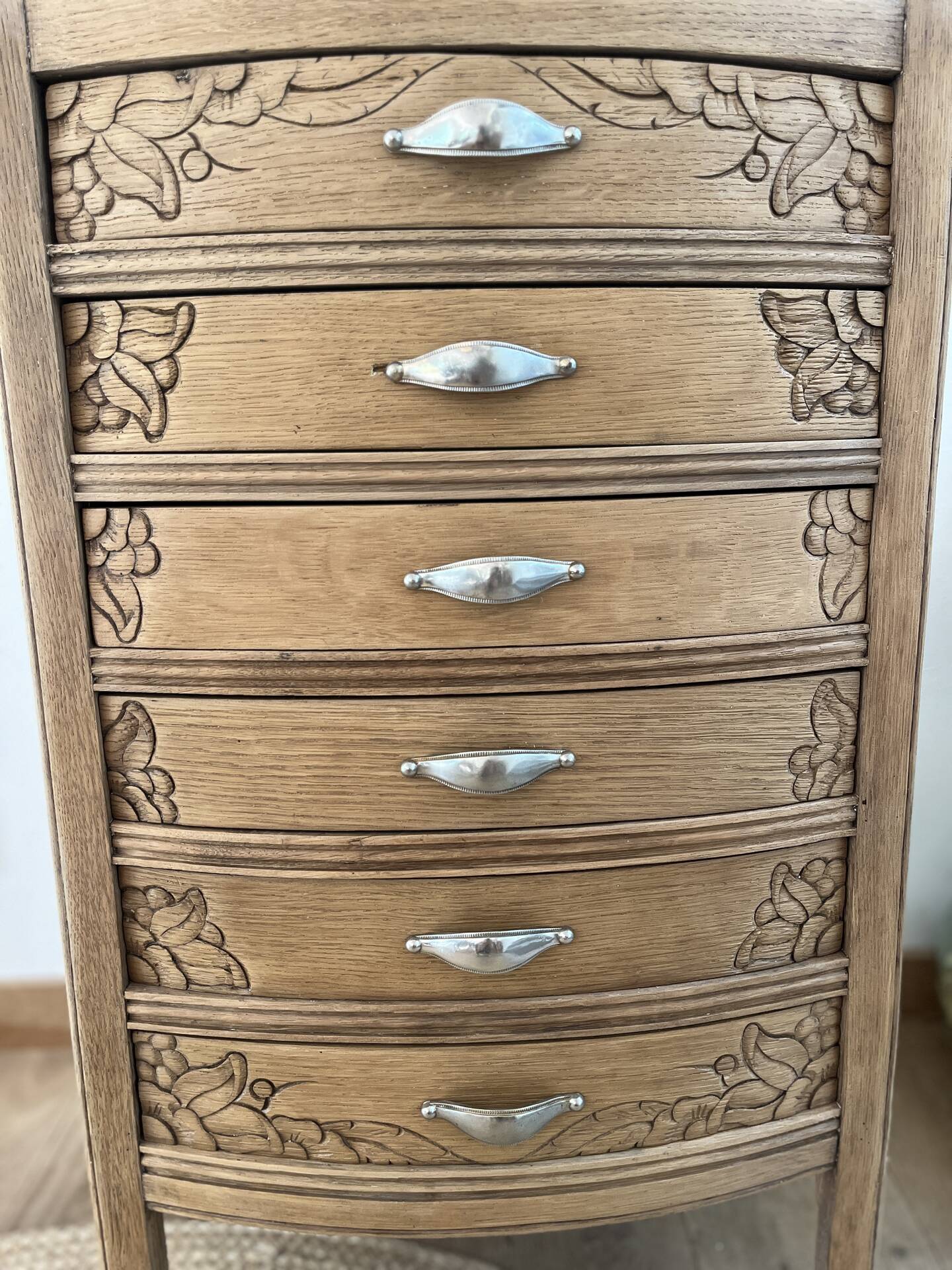 Art Deco chest of drawers