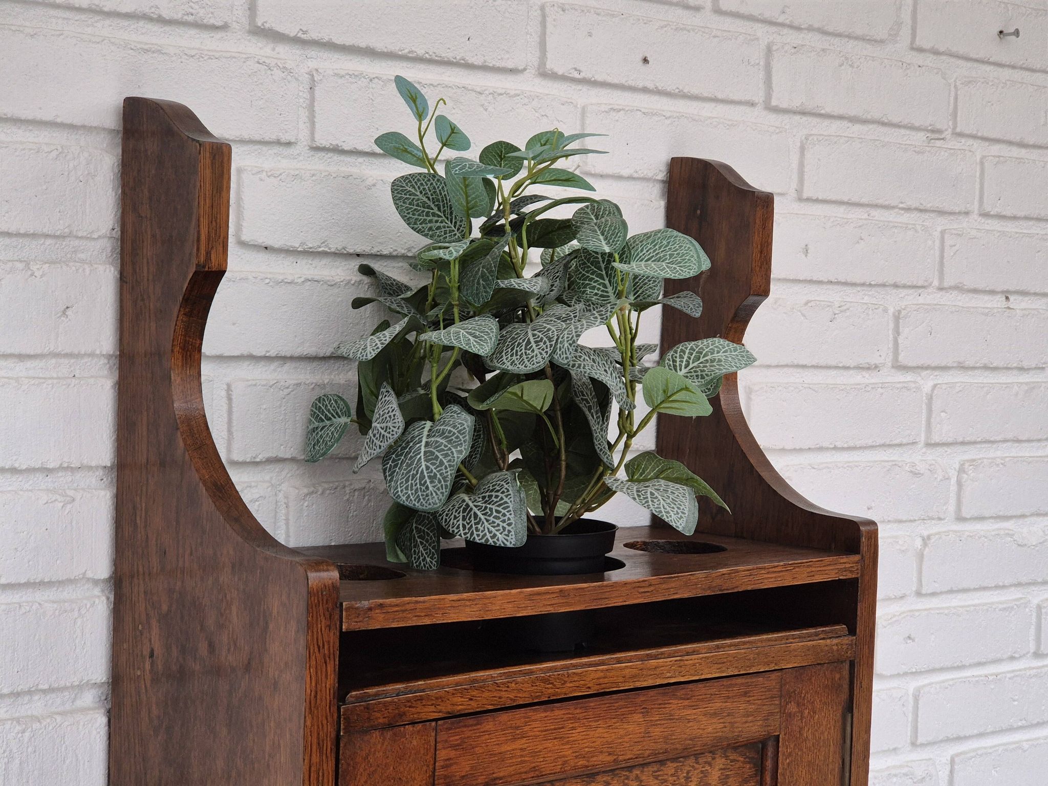 Armoire murale, bon état d'origine, bois de chêne, années 50, design scandinave
