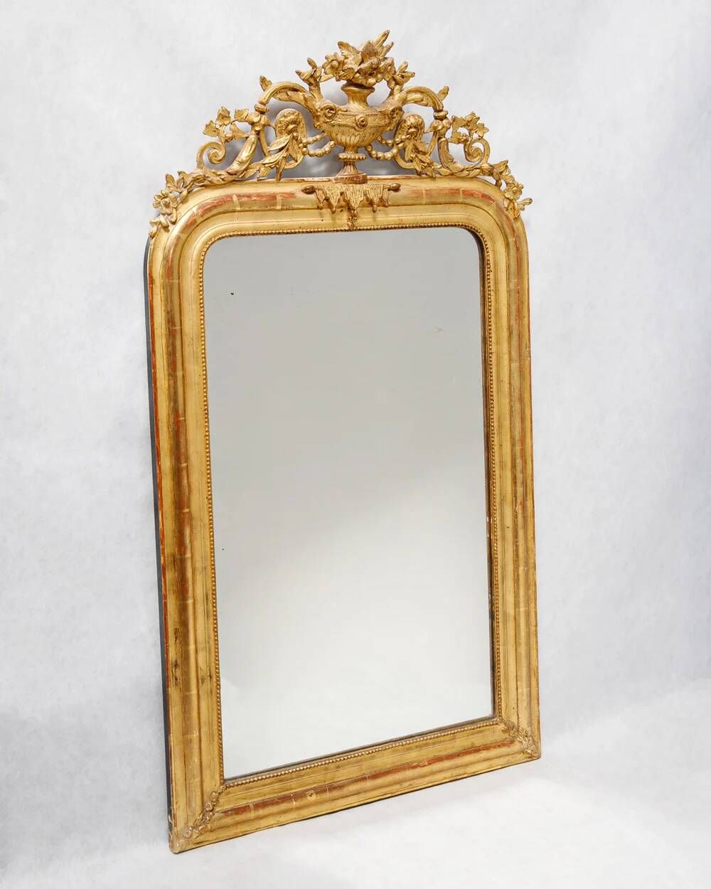 Louis-Philippe mirror from the 19th century with vase and crown of flowers.