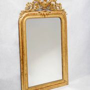 Miroir Louis-Philippe du XIXe siècle avec vase et couronne de fleurs