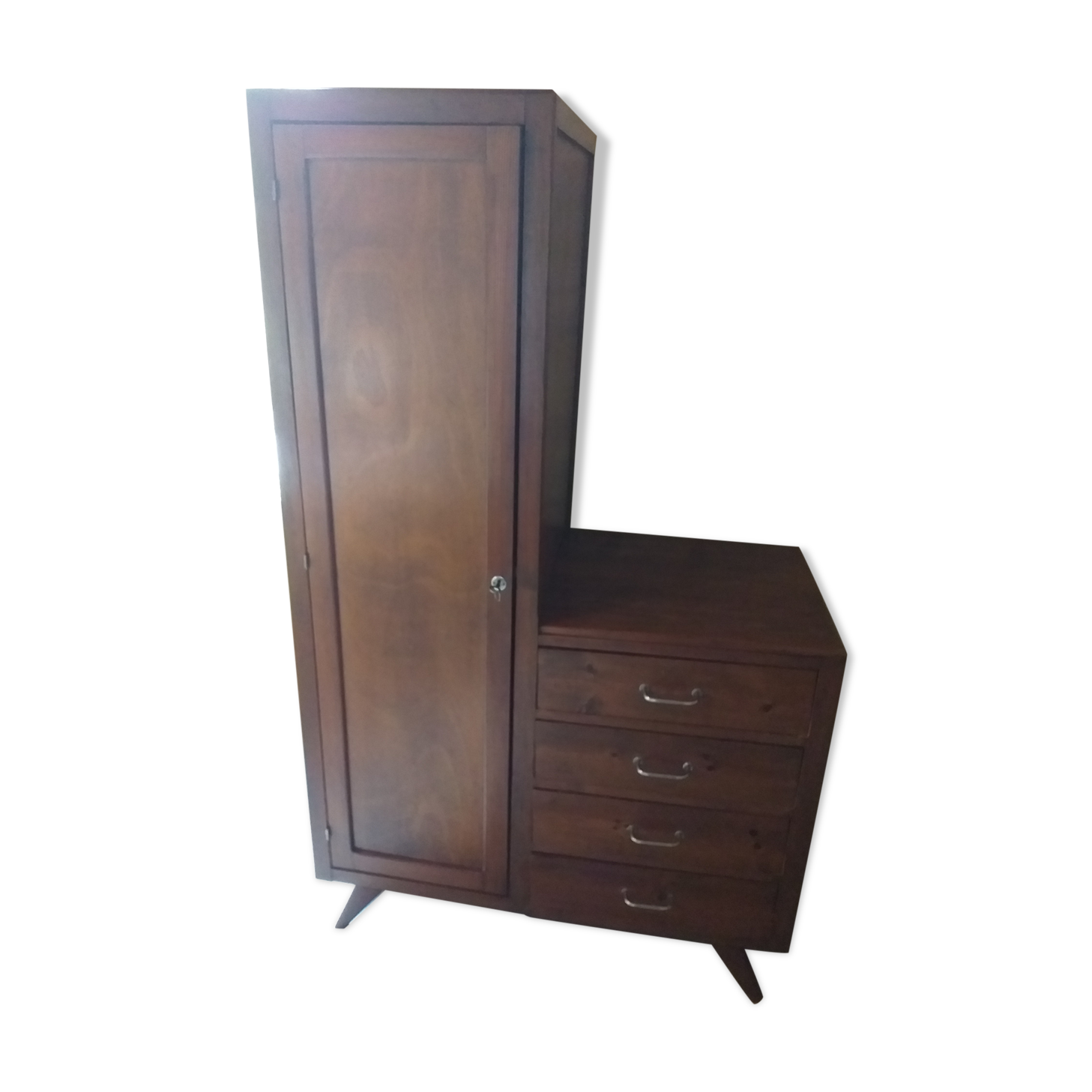 Asymmetrical cabinet