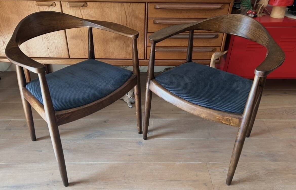 Scandinavian armchair in the style of Hans Wegner.
