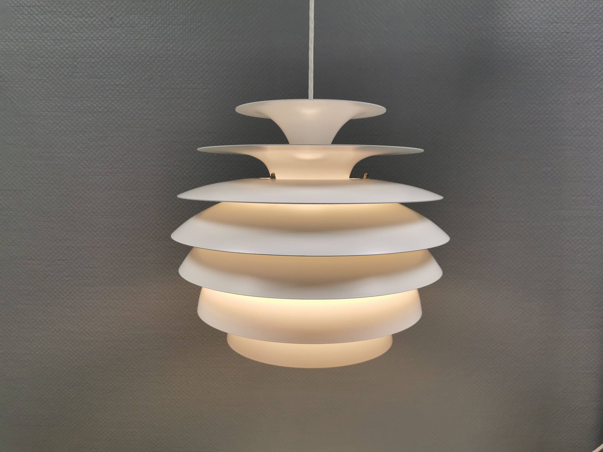 Suspension Barcelona, conçue par Bent Karlby Danemark