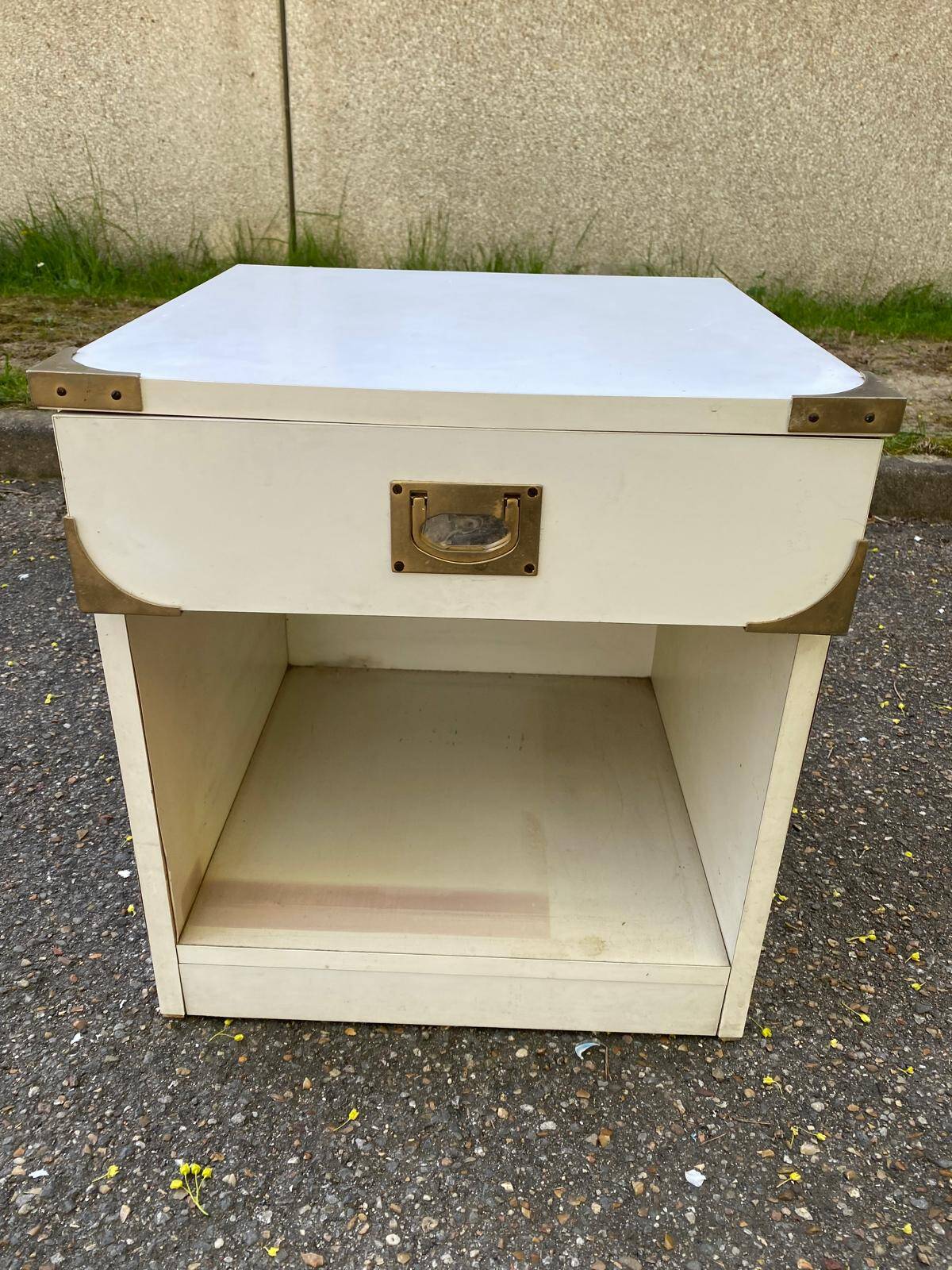 Table de chevet scandinave blanche style bateau en bois