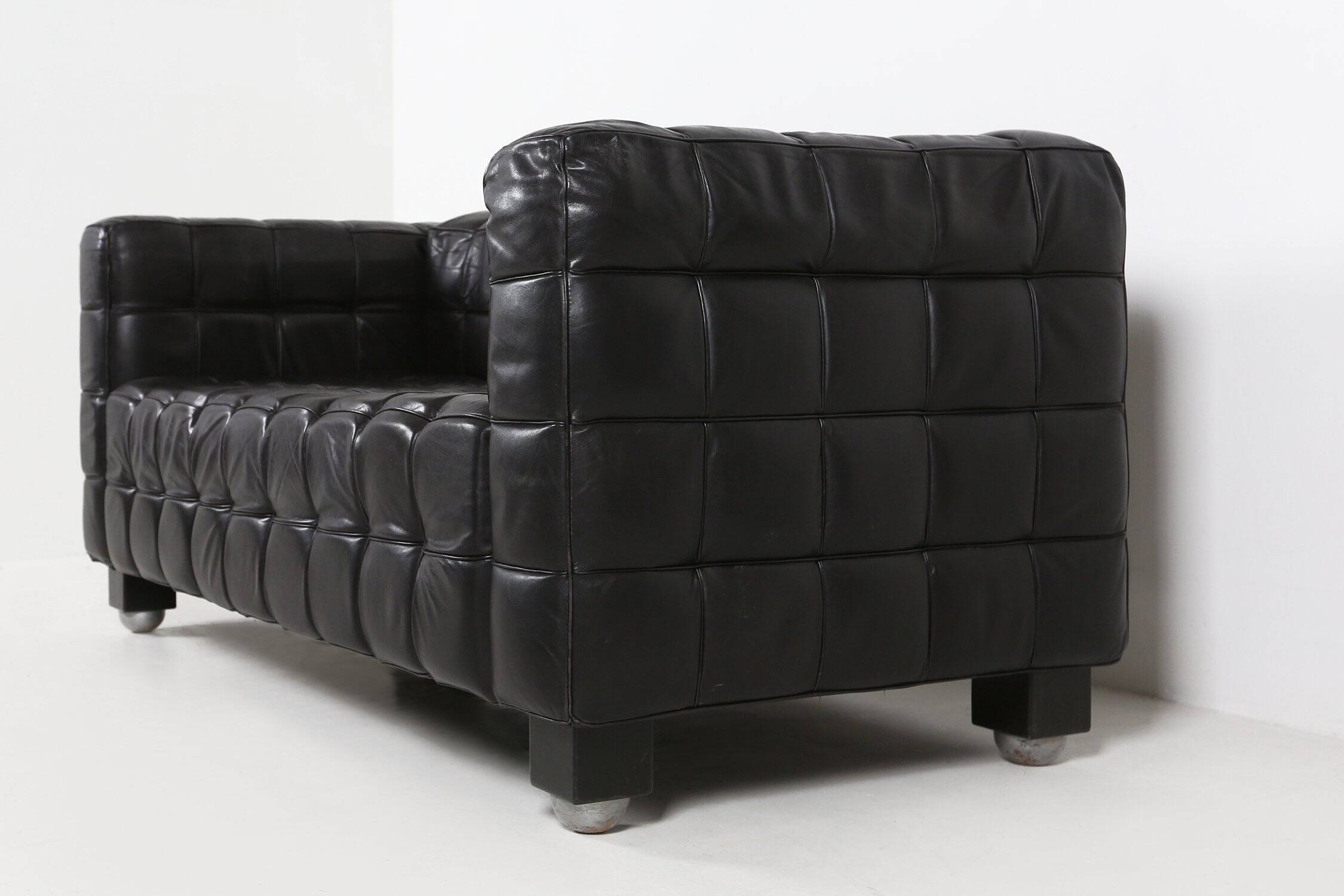 Canapé en cuir noir Kubus modèle "8020" par Josef Hoffmann pour Wittmann, Austr