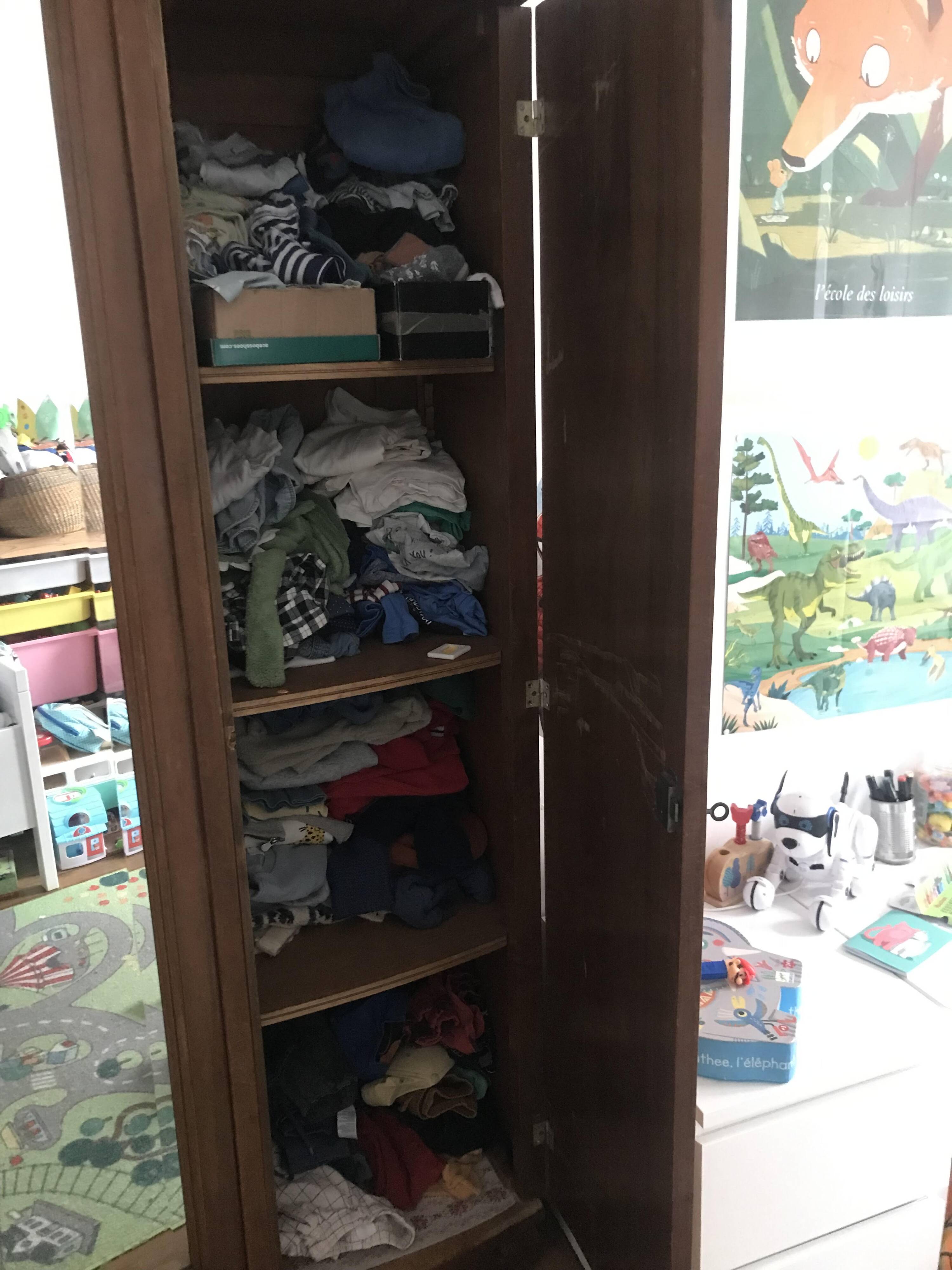 Carved dressing wardrobe