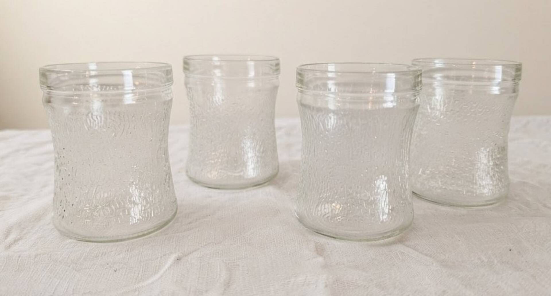 4 verres texturés en verre moulé – années 1970
