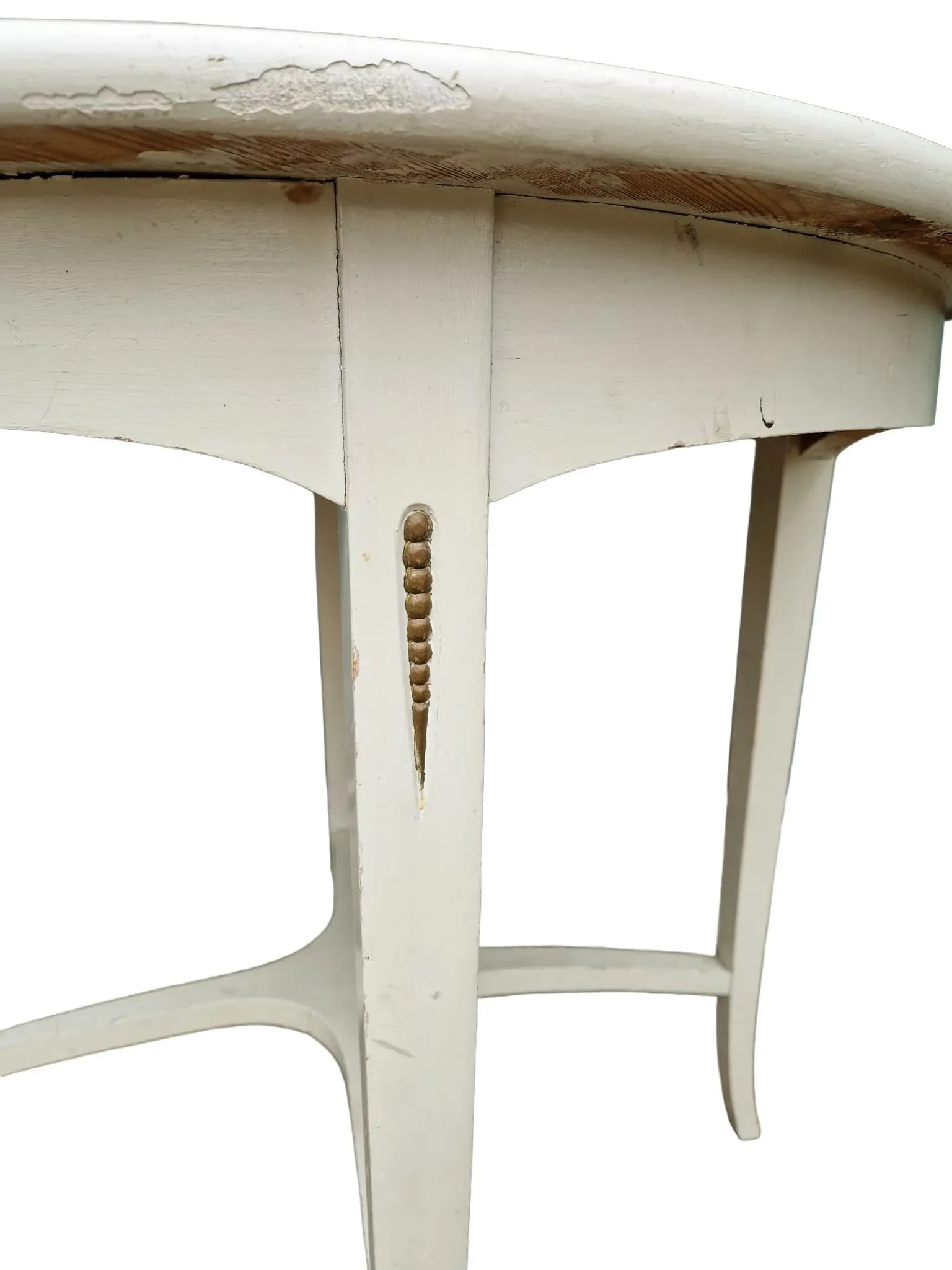 Round coffee table, Swedish Gustavian style – cream painted, early 20th c.