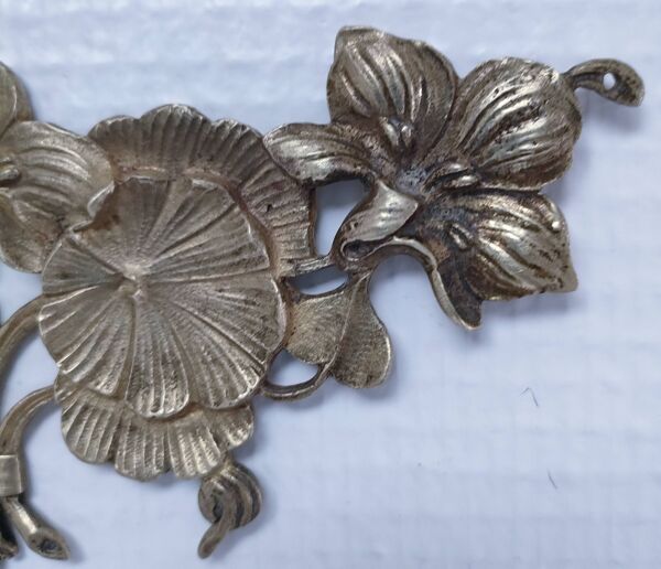 Deux ornements bronze mobilier décor floral début XXème