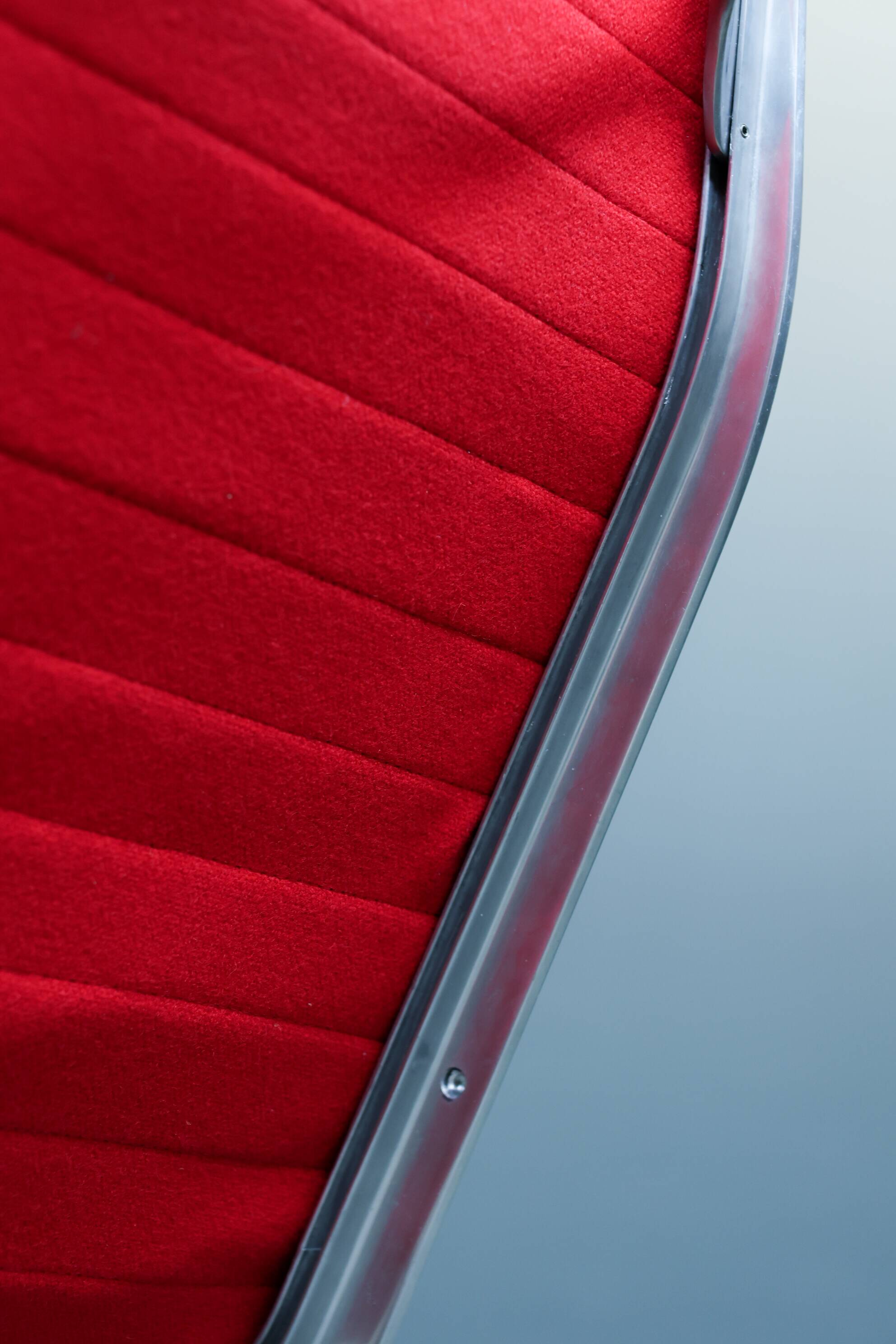 Aluminum Lounge Chair EA125 by Charles & Ray Eames for HERMAN MILLER