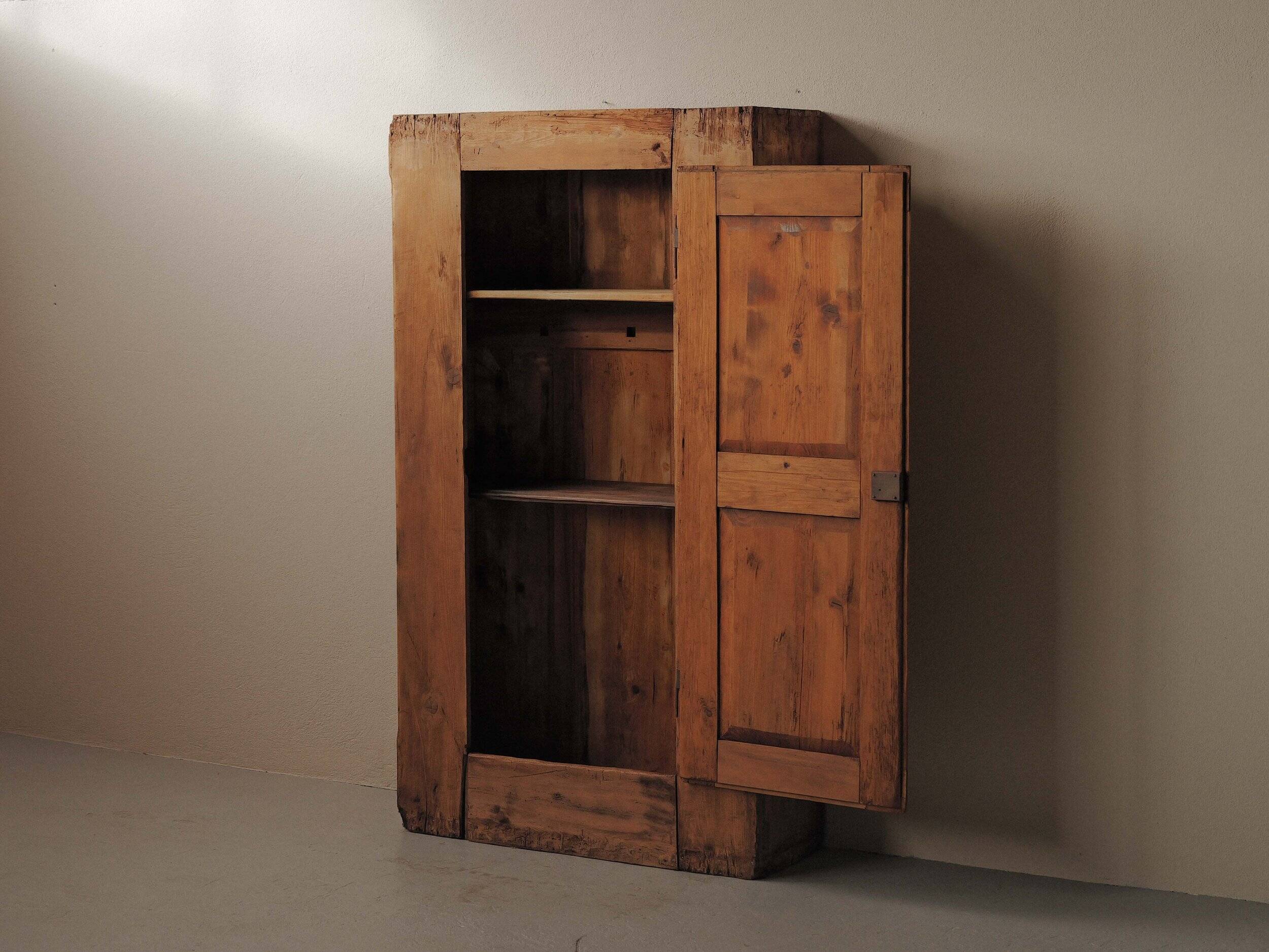 Mountain bonnetière in solid pine, Savoie, 19th century