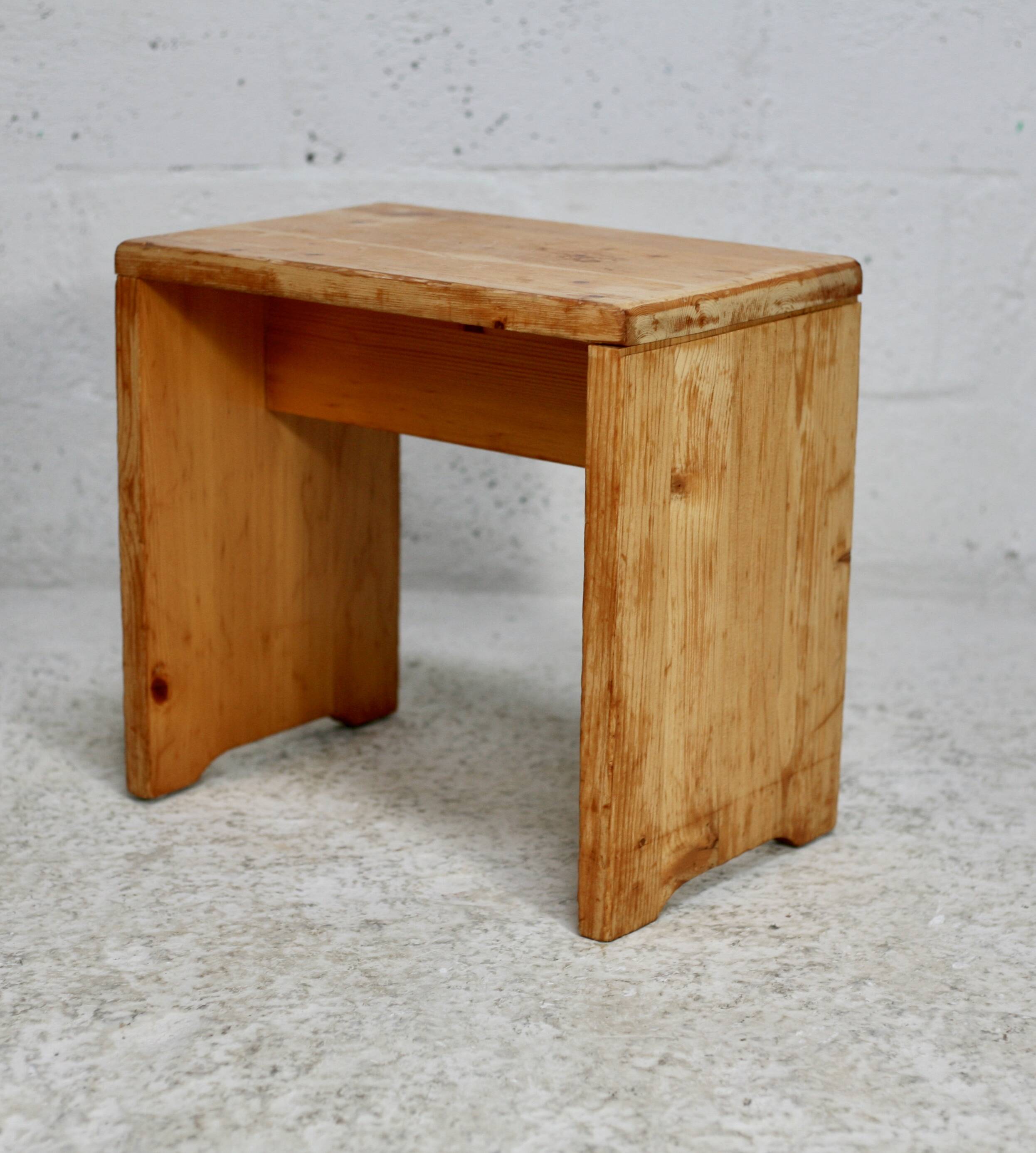 Selection by Charlotte Perriand for Les Arcs, set of 5 pine stools. France, circa 1960