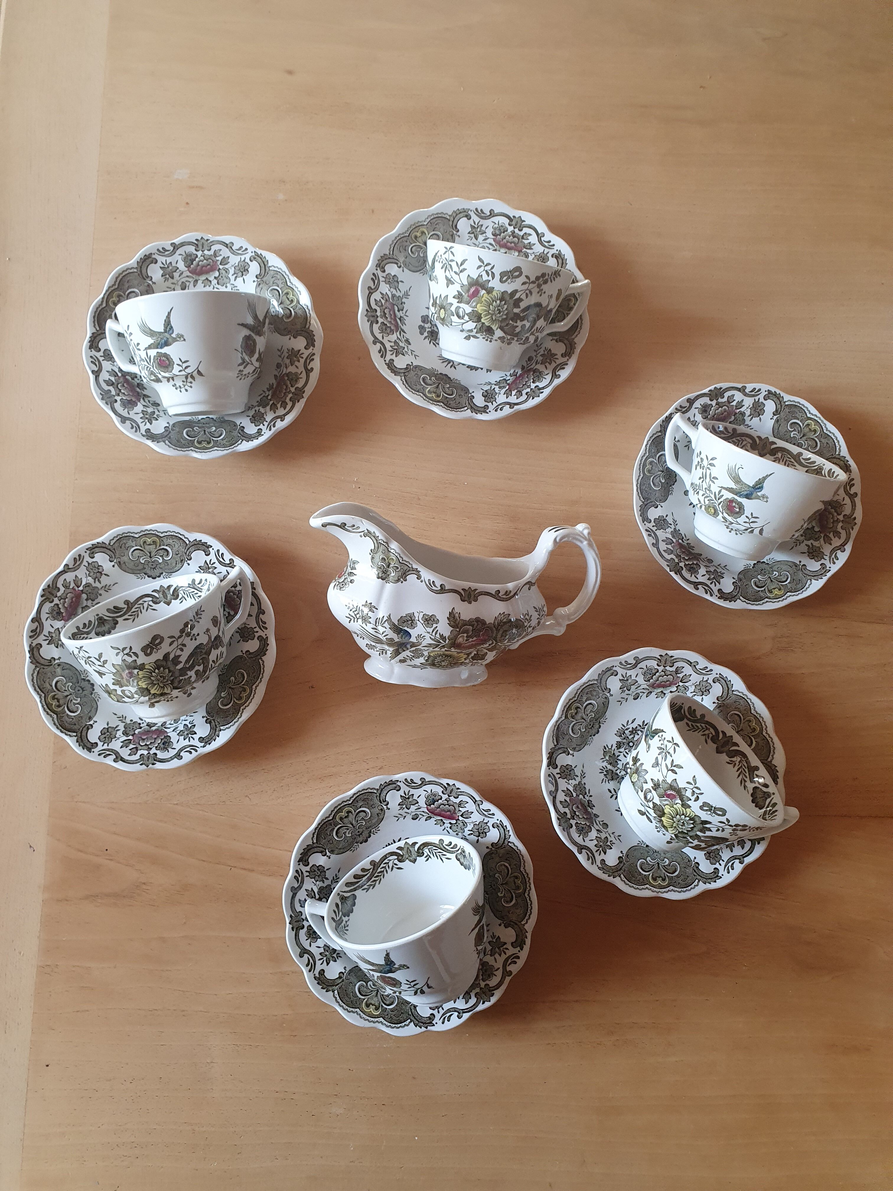 6 tasses porcelaine anglaise et soucoupes