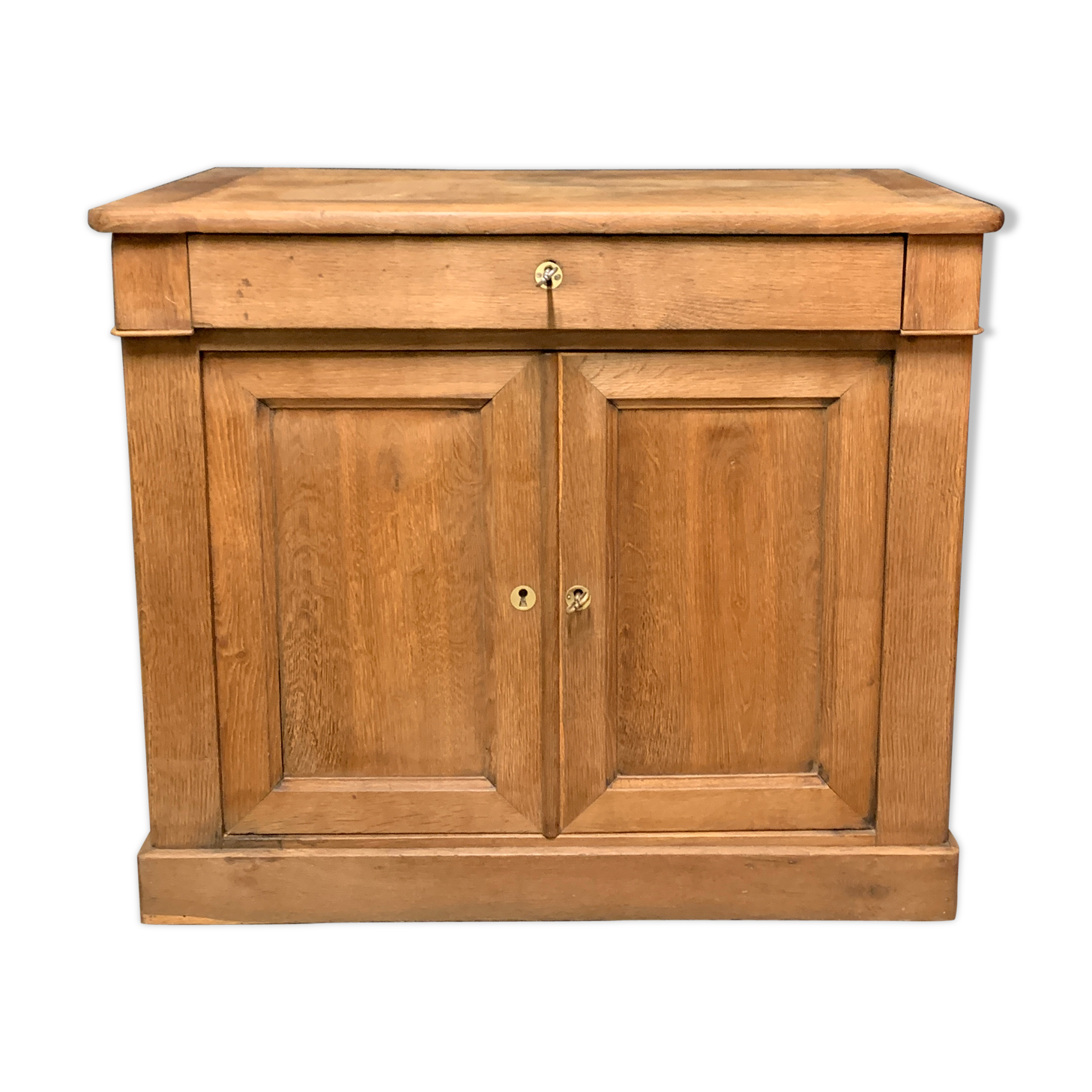 Parisian buffet in raw oak