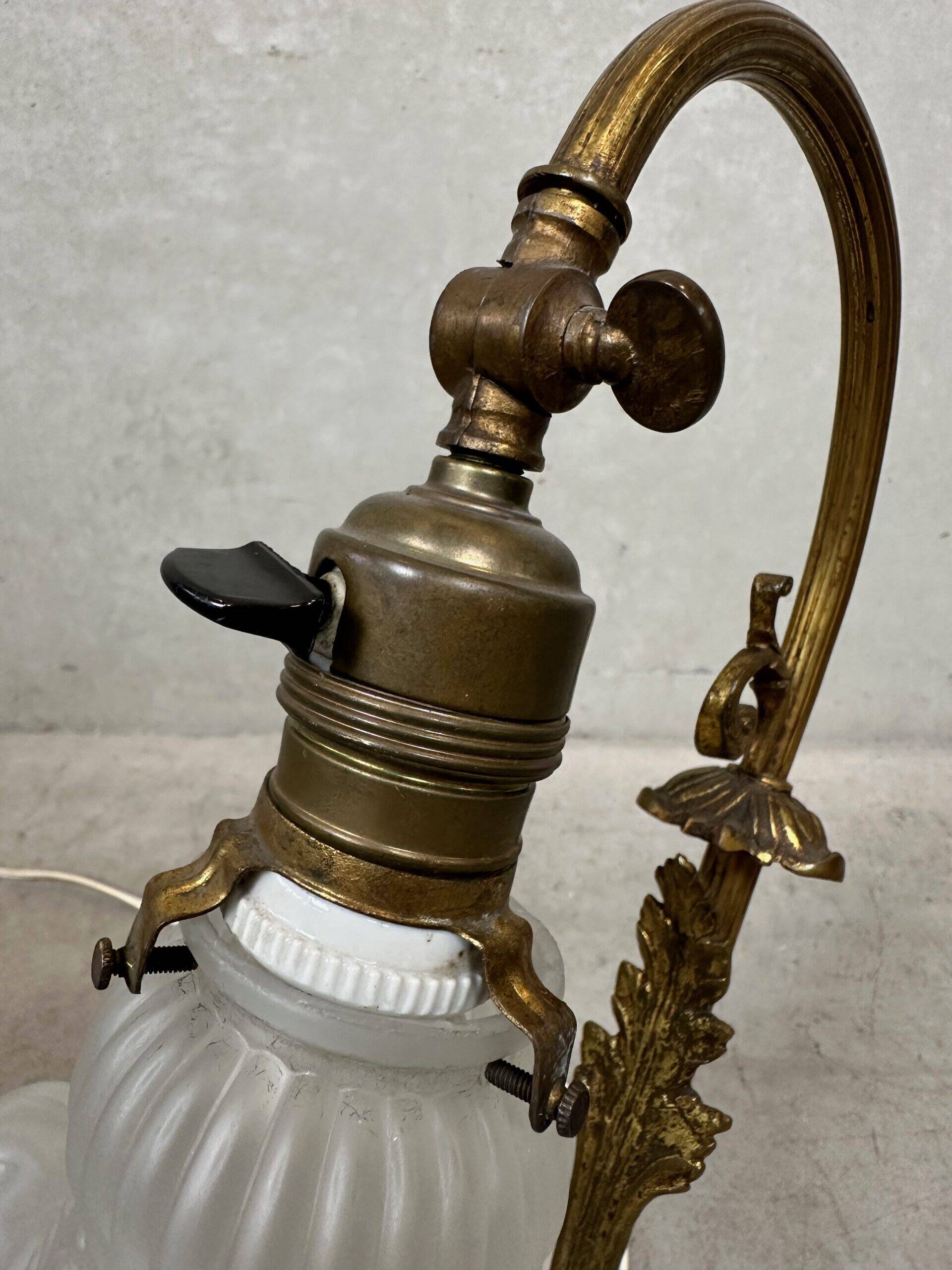 Art nouveau table lamp – flower