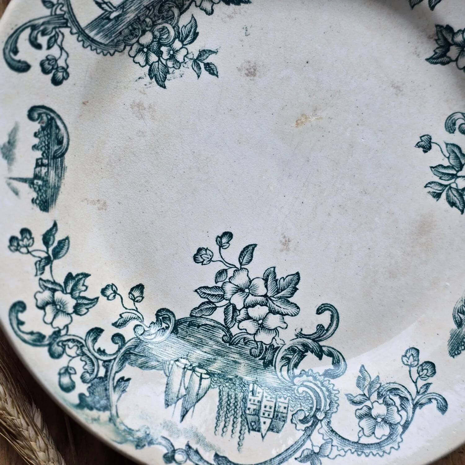 Assiette semi-creuse modèle Marine, Terre de fer