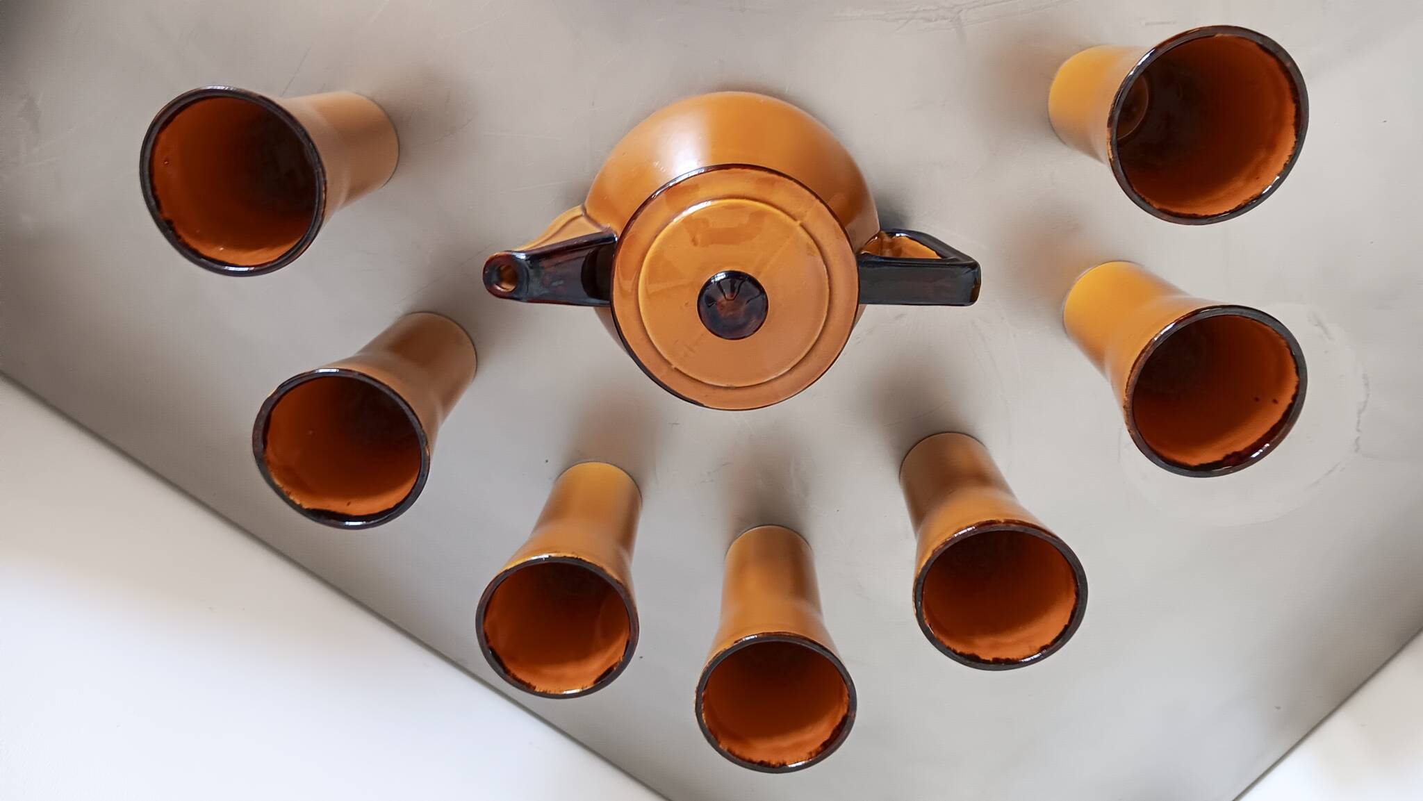 Poët Laval 8T brown ochre teapot with 7 orangeade or mazagrans glasses