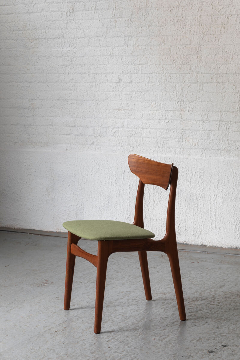 Set of 4 dining chairs by Schiønning & Elgaard with green seat
