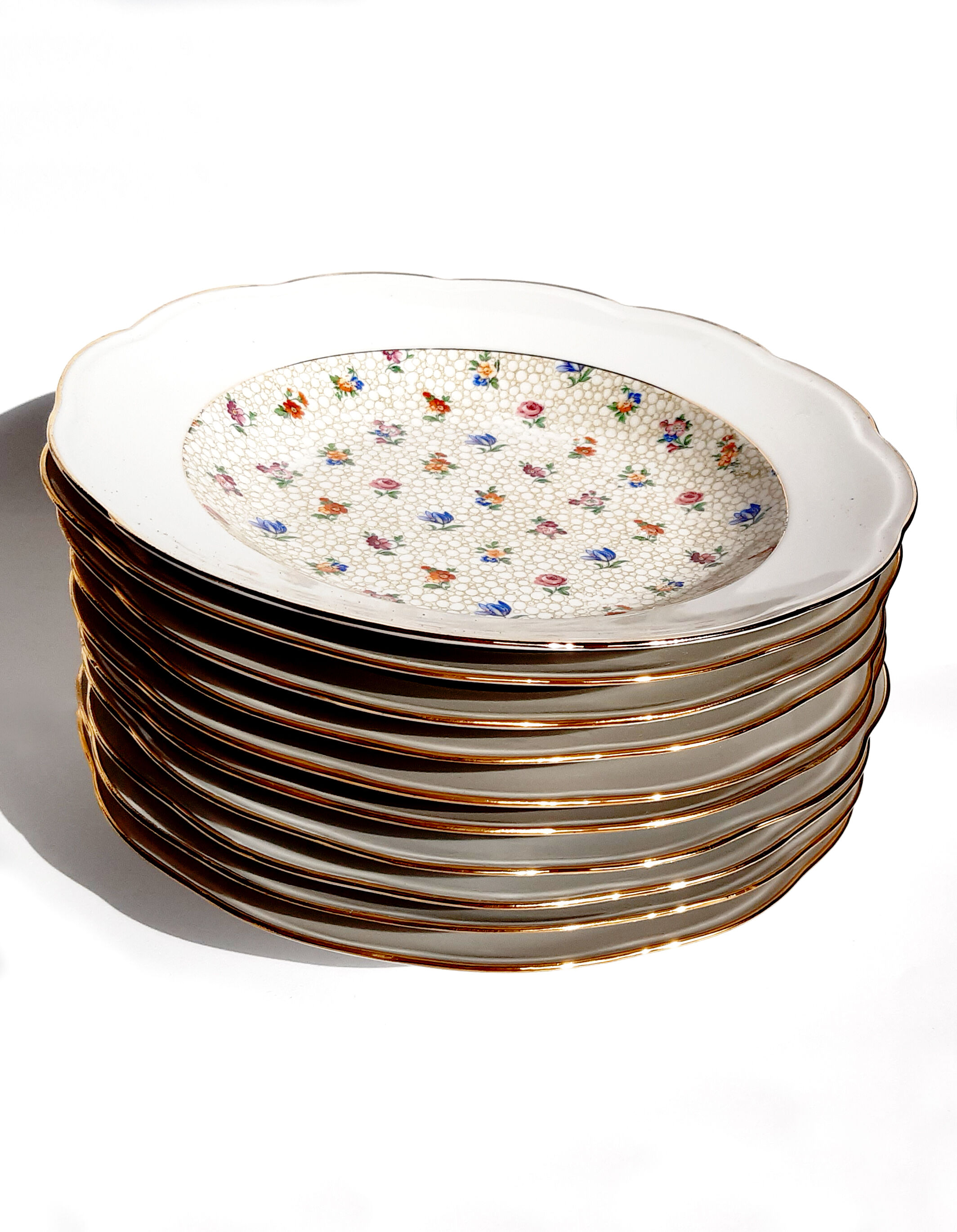 Service of 17 hollow porcelain assietes S.F.P. Société Française de Porcelaine