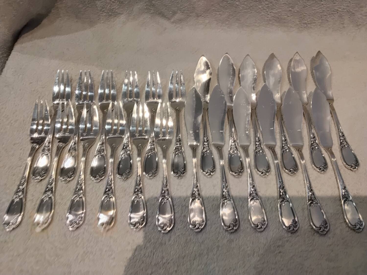 12 fish cutlery pieces, 24 pieces, silver-plated metal, Ercuis Fontenoy silversmith