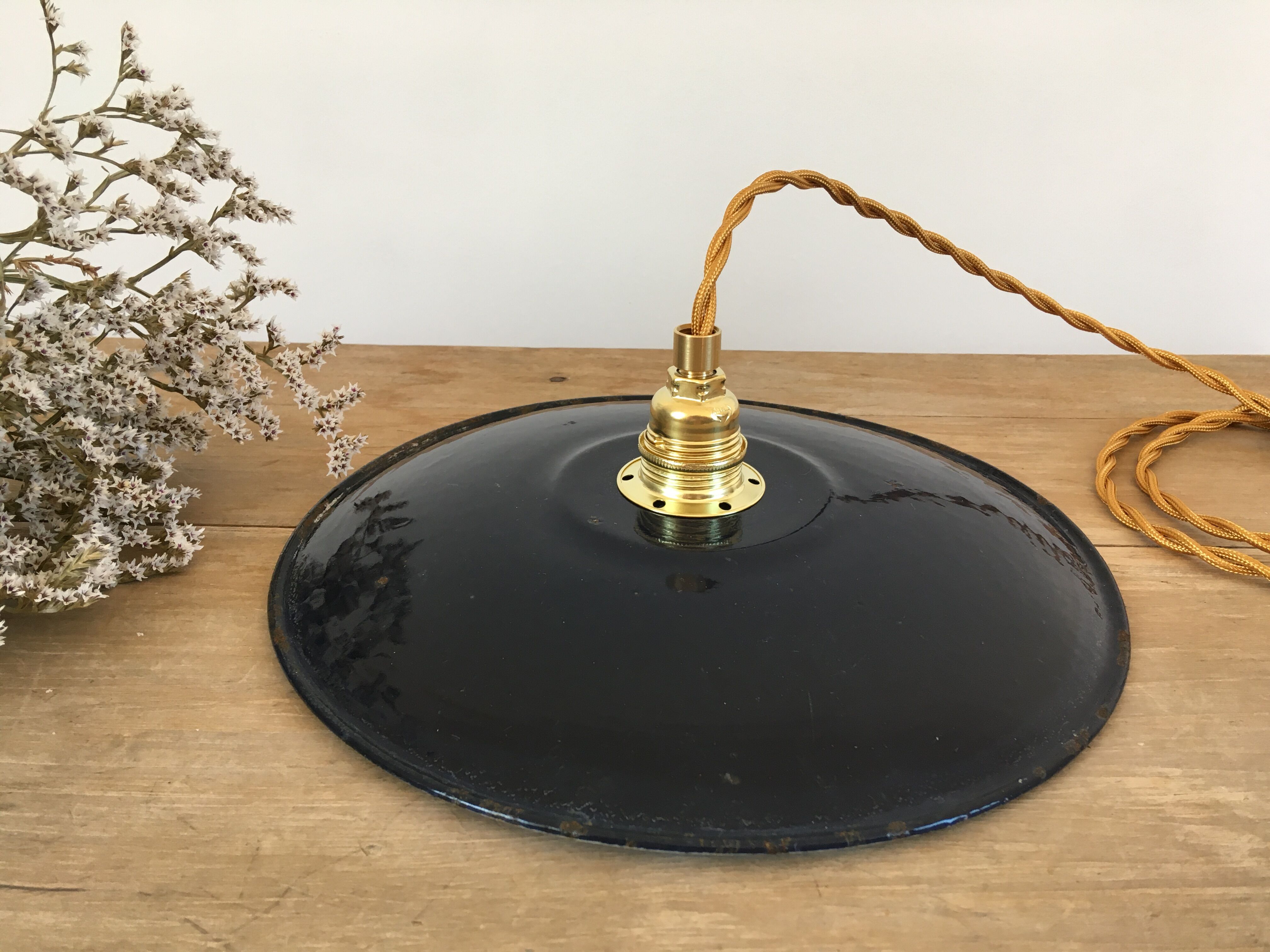 Pair of suspensions in black & white enamelled sheet metal