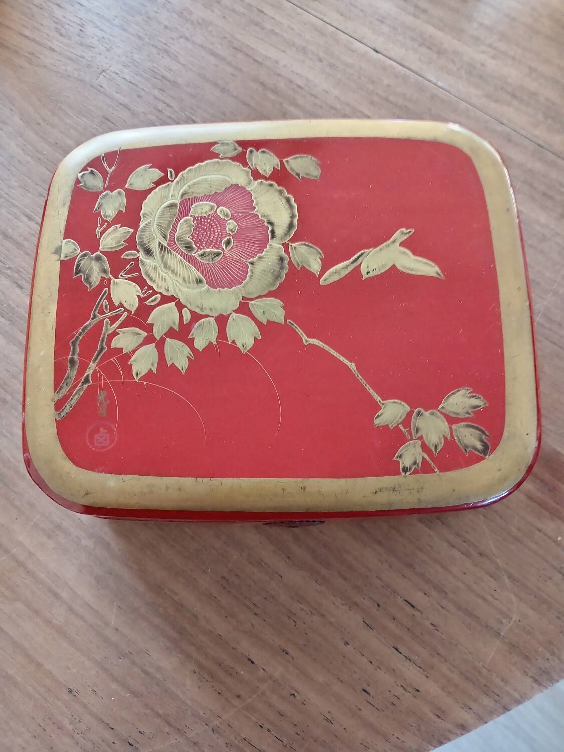 Chinese lacquer jewellery box