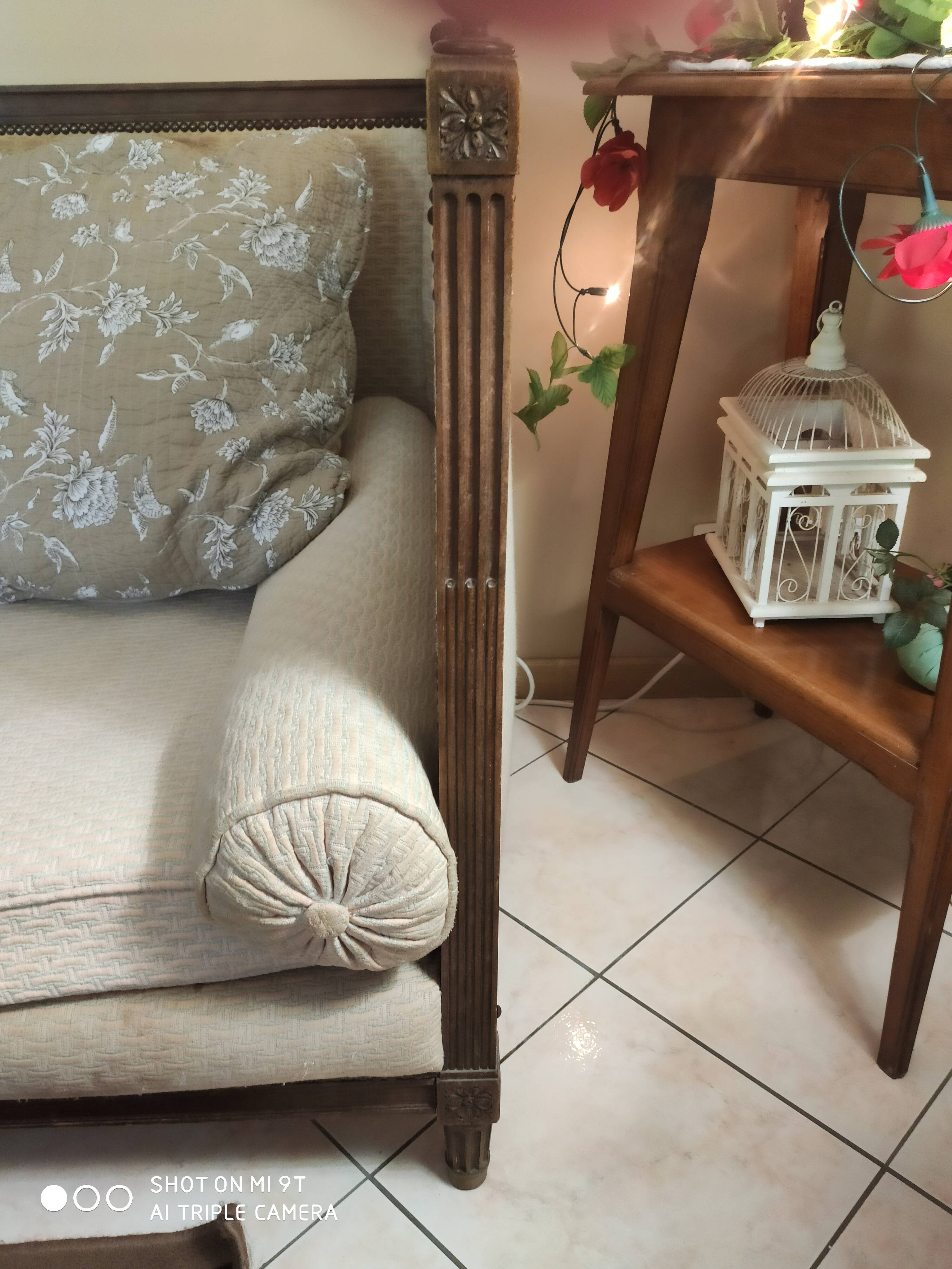 Antique Louis XVI style sofa, daybed with 8 legs and wooden frame, L182, W85, H95