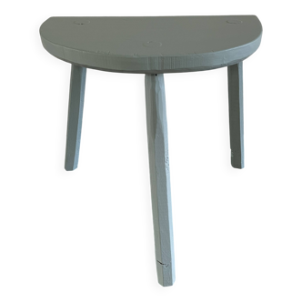 Tripod cowherd stool